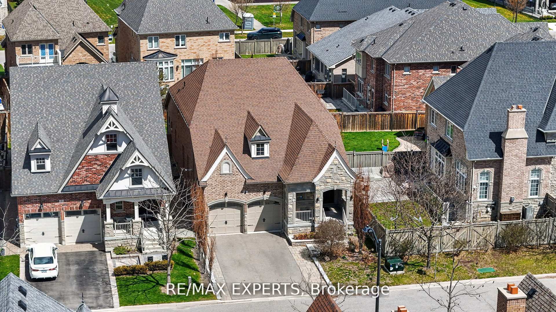 Photo 5 of 4 Sim Hill Crescent, King, King City — HOMEH