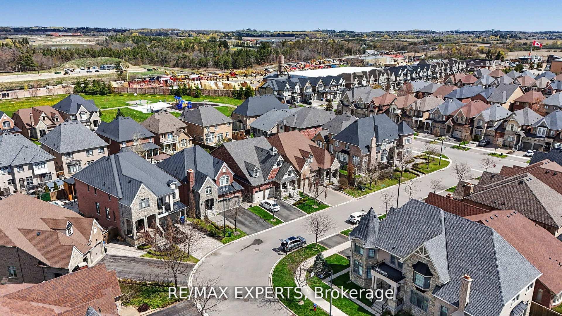 Photo 6 of 4 Sim Hill Crescent, King, King City — HOMEH