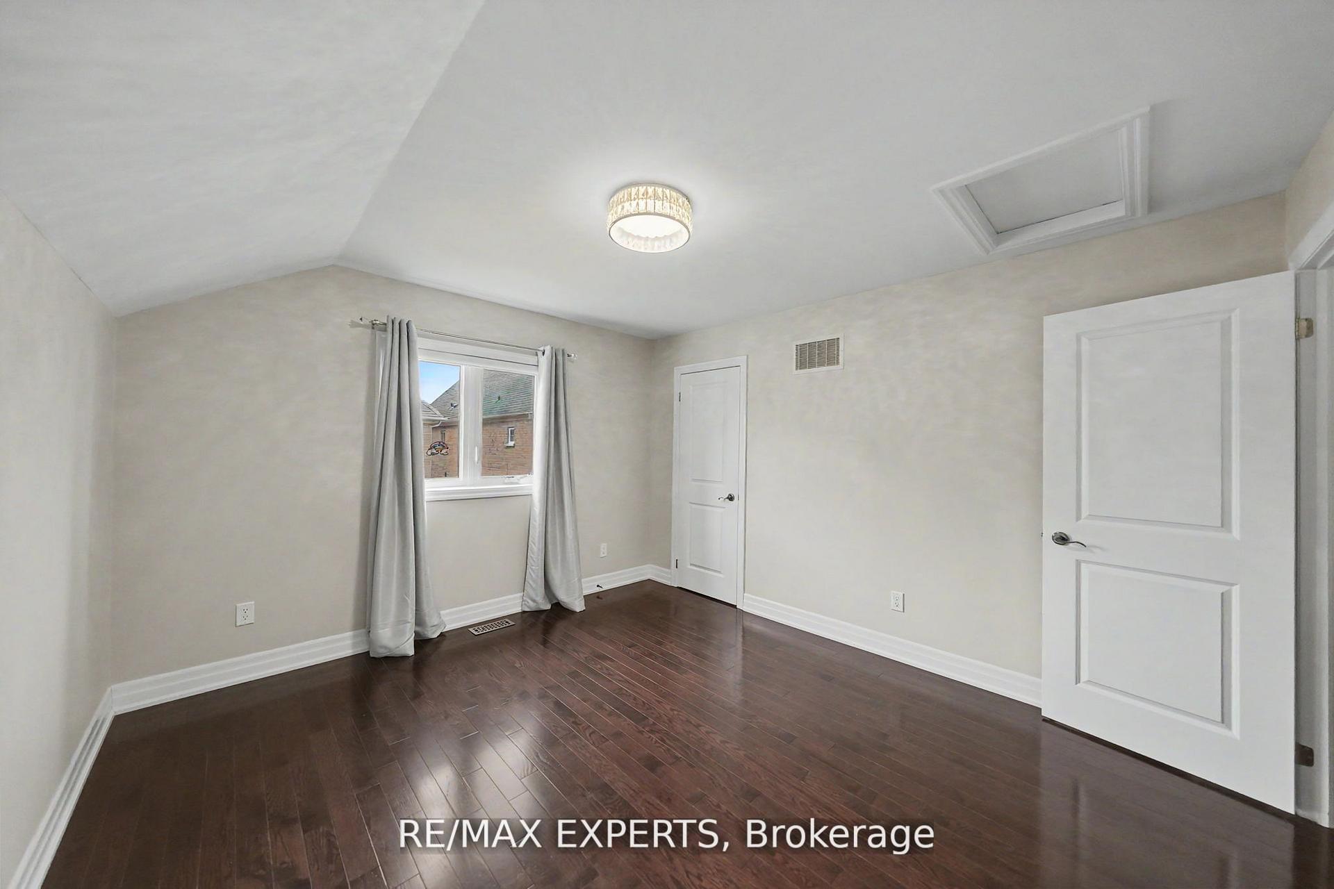 Photo 45 of 4 Sim Hill Crescent, King, King City — HOMEH