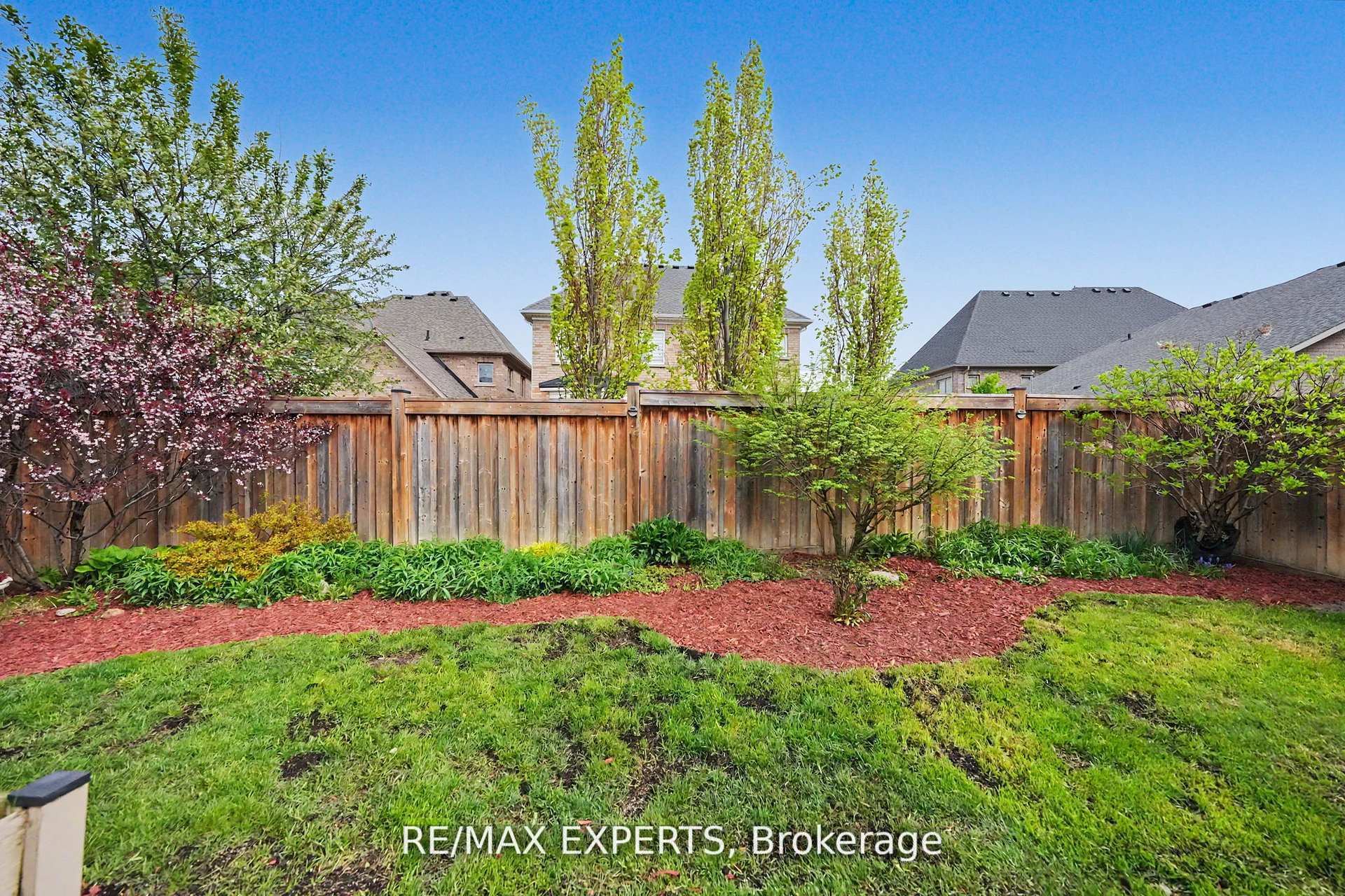 Photo 50 of 4 Sim Hill Crescent, King, King City — HOMEH