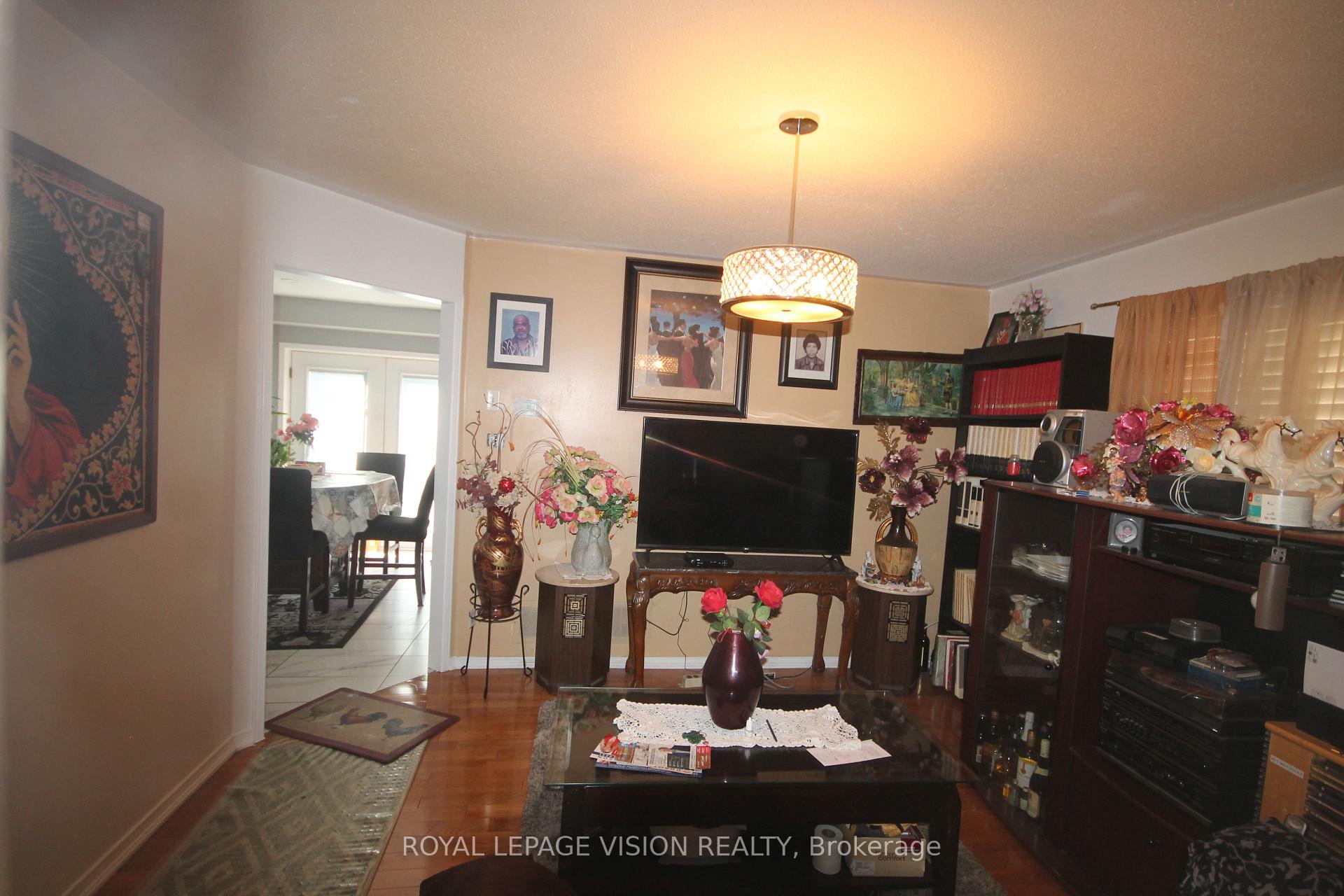 Photo 4 of 45 Bradbury Crescent, Ajax, Northwest Ajax — HOMEH