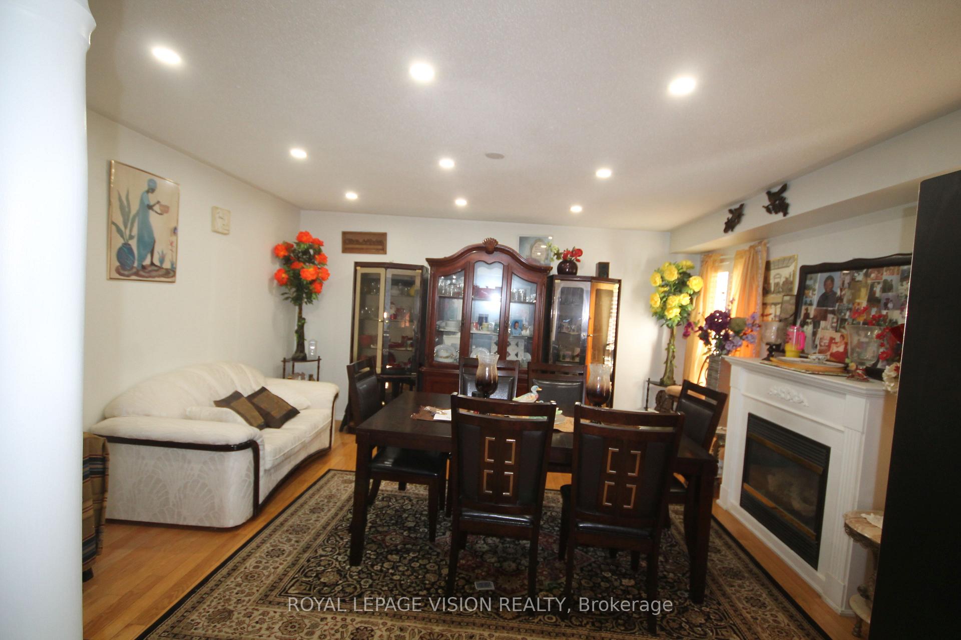 Photo 5 of 45 Bradbury Crescent, Ajax, Northwest Ajax — HOMEH