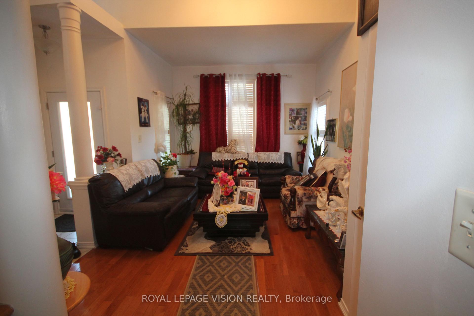 Photo 8 of 45 Bradbury Crescent, Ajax, Northwest Ajax — HOMEH