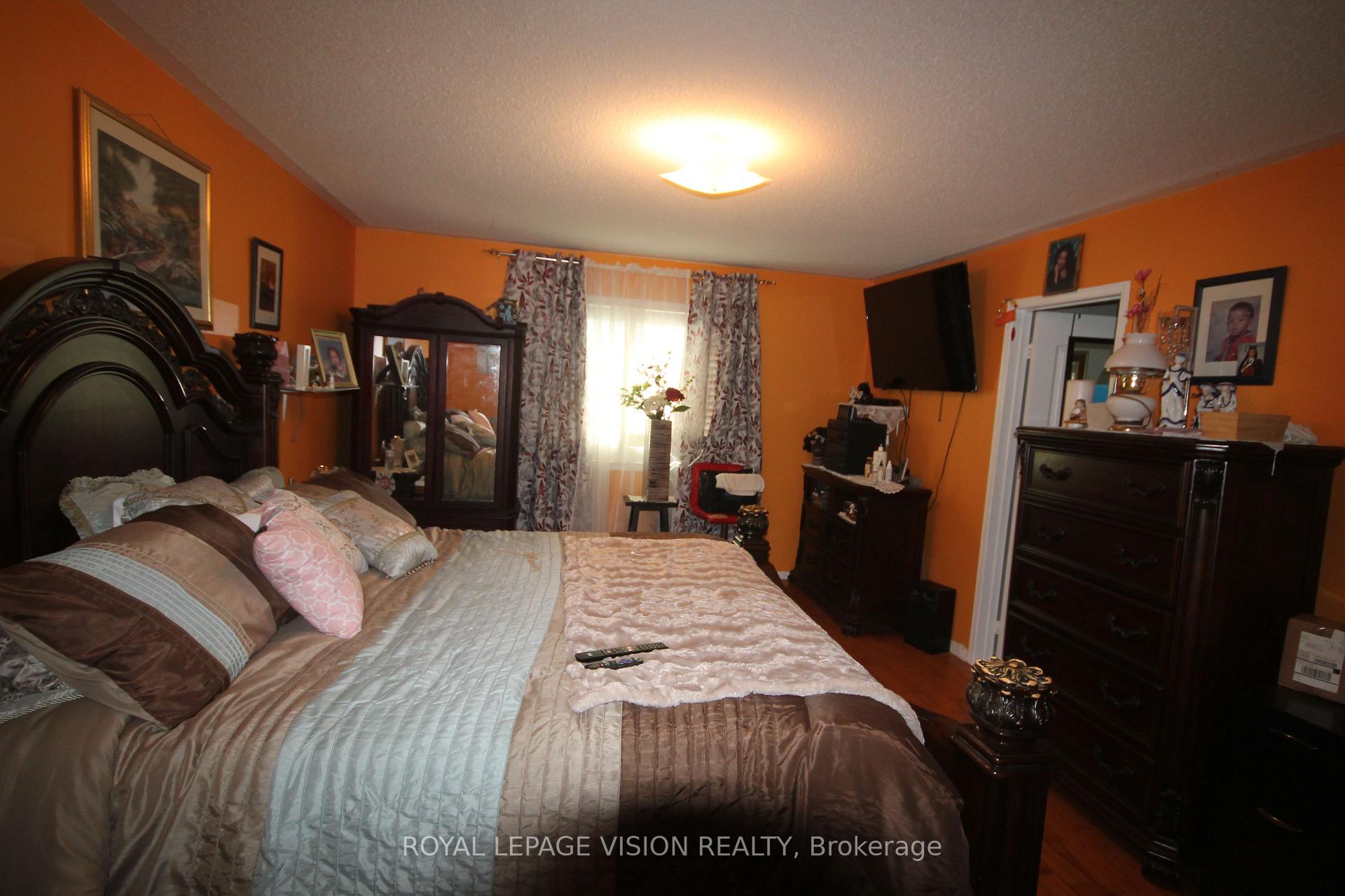 Photo 10 of 45 Bradbury Crescent, Ajax, Northwest Ajax — HOMEH
