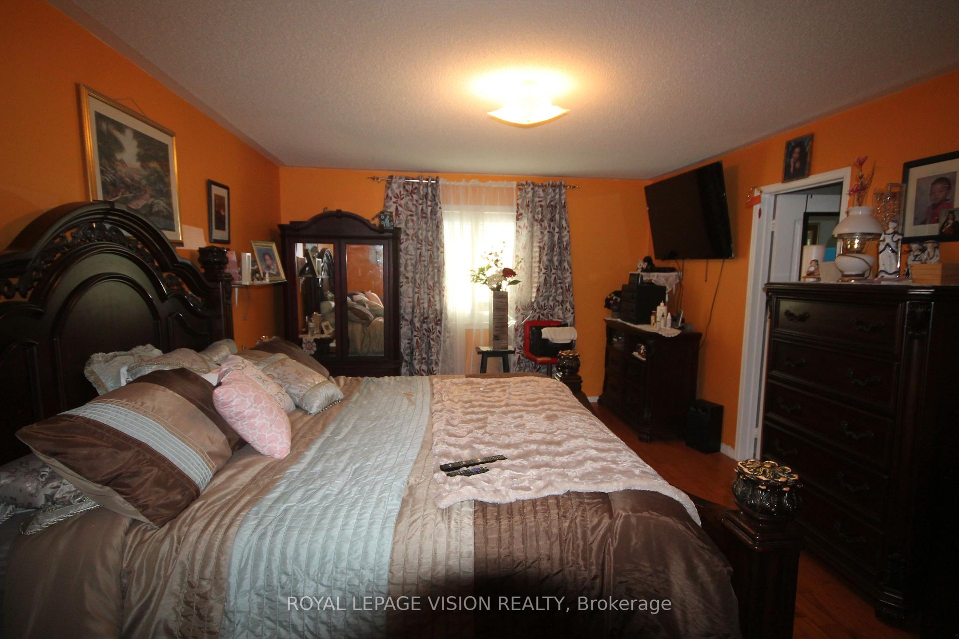 Photo 13 of 45 Bradbury Crescent, Ajax, Northwest Ajax — HOMEH