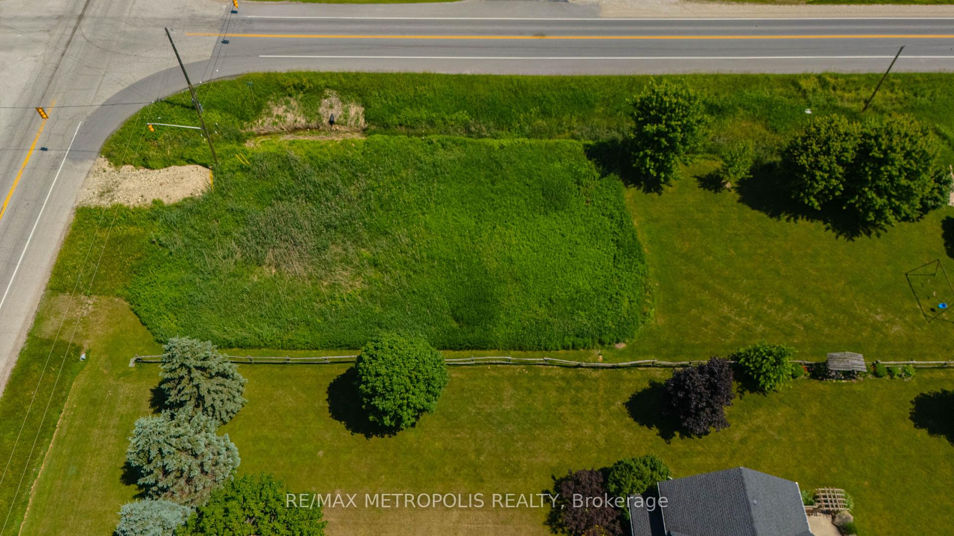Photo 3 of 7462 Wellington 11 Road, Mapleton, Rural Mapleton — HOMEH