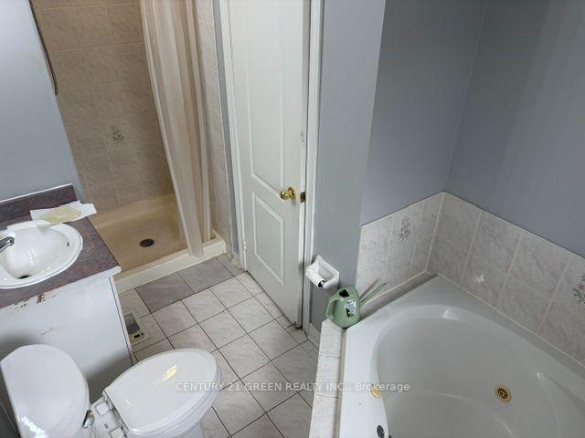 Photo 10 of 789 Fable Crescent, Mississauga, Meadowvale Village — HOMEH