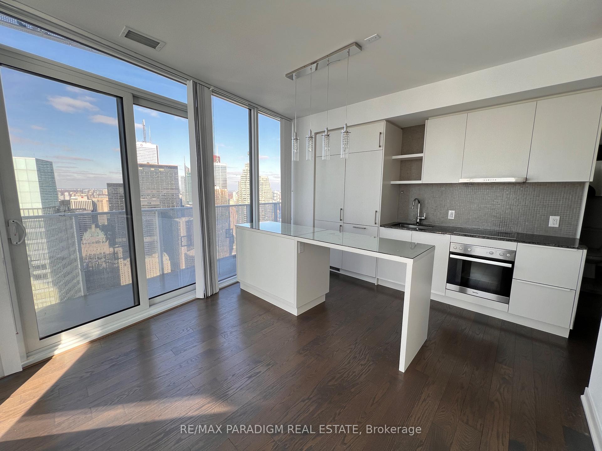 Photo 5 of Unit 6002, 100 Harbour Street, Toronto, Waterfront Communities — HOMEH