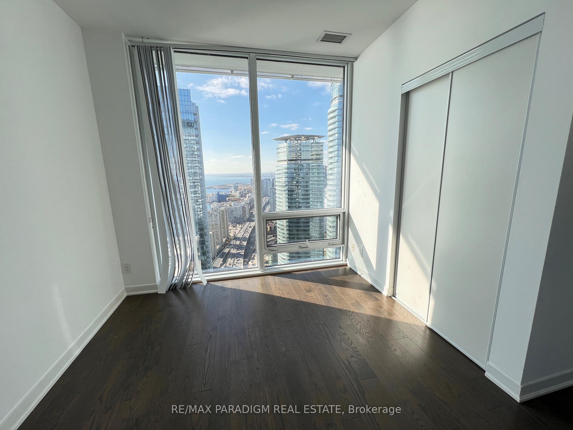 Photo 9 of Unit 6002, 100 Harbour Street, Toronto, Waterfront Communities — HOMEH