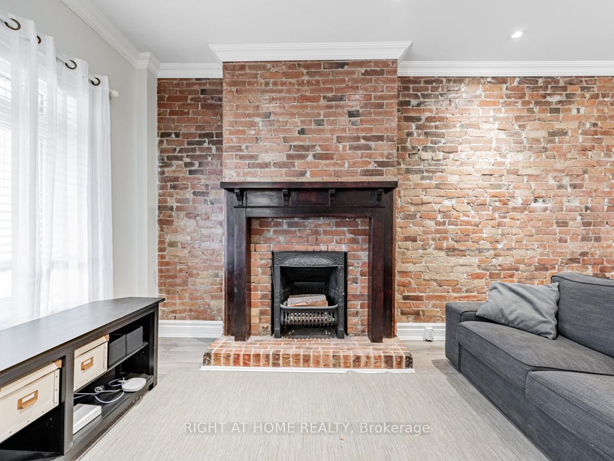 Photo 3 of 10 St Annes Road, Toronto, Little Portugal — HOMEH