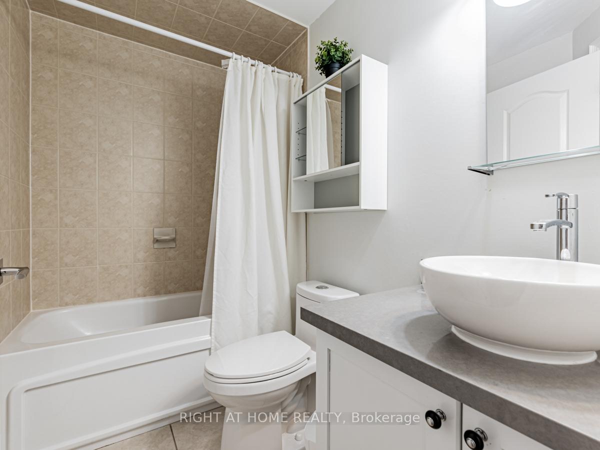 Photo 11 of 10 St Annes Road, Toronto, Little Portugal — HOMEH