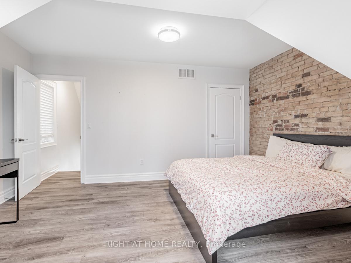 Photo 24 of 10 St Annes Road, Toronto, Little Portugal — HOMEH