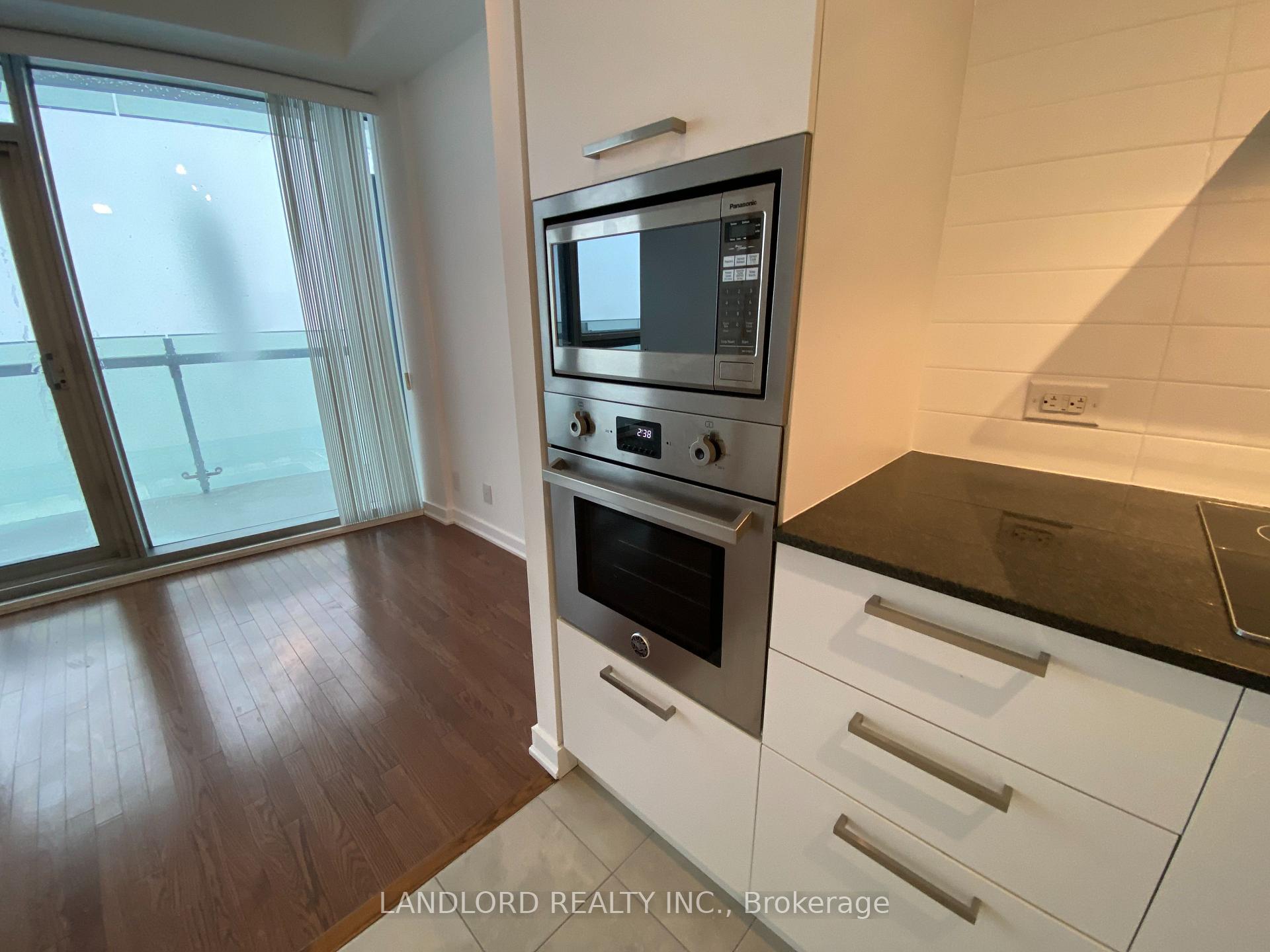 Photo 4 of Unit 5209, 14 York Street, Toronto, Waterfront Communities — HOMEH