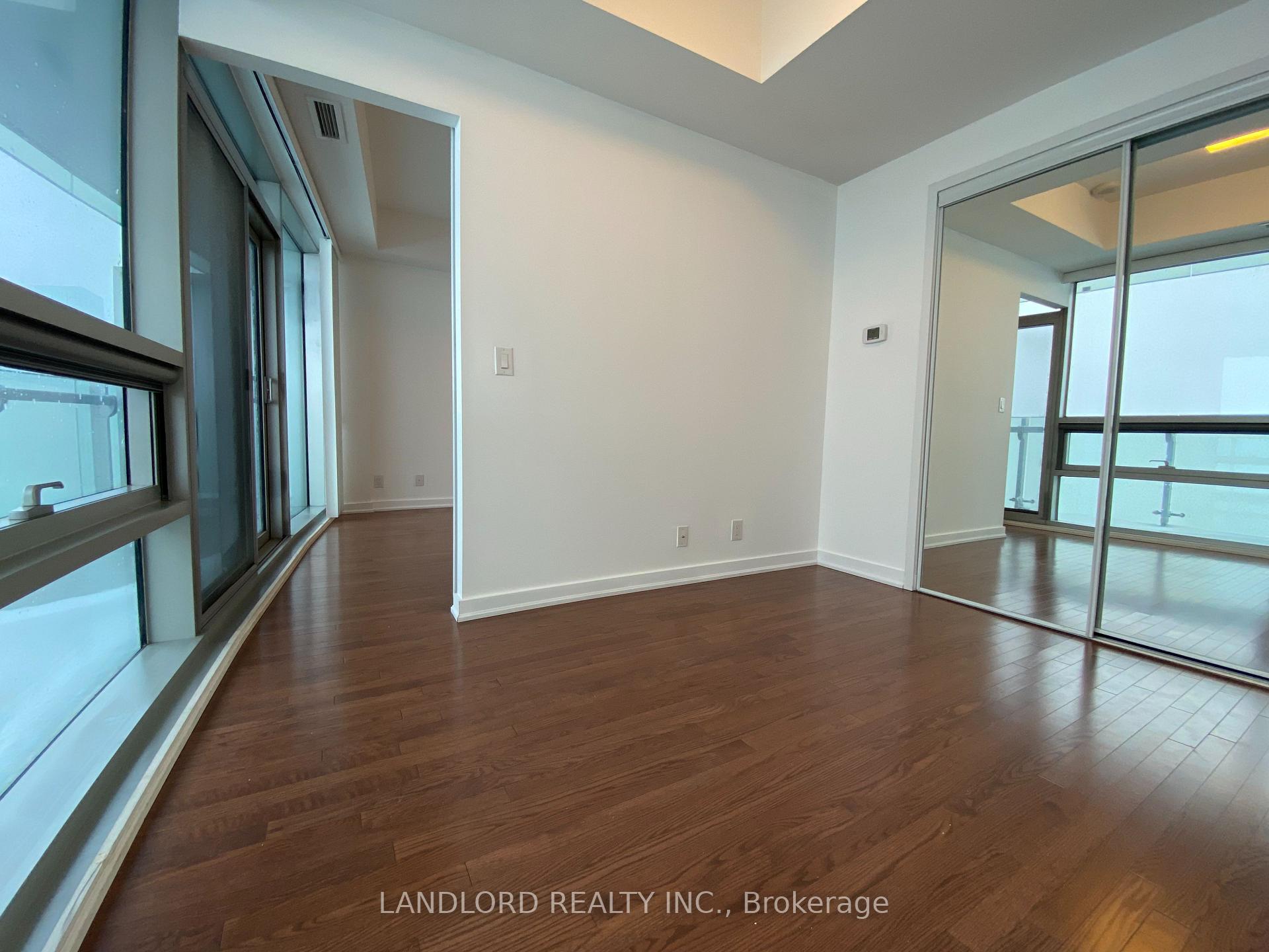 Photo 13 of Unit 5209, 14 York Street, Toronto, Waterfront Communities — HOMEH