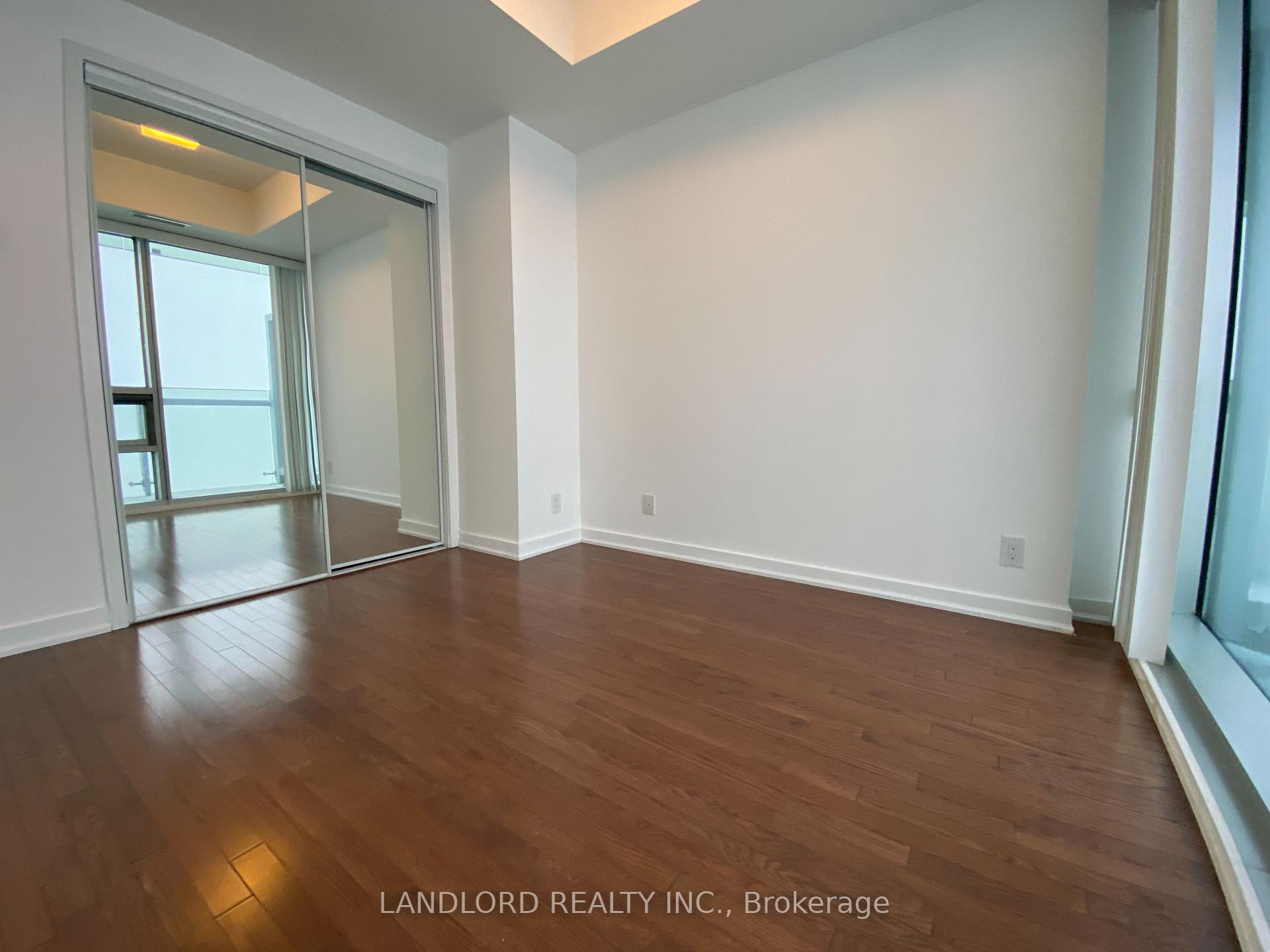 Photo 14 of Unit 5209, 14 York Street, Toronto, Waterfront Communities — HOMEH