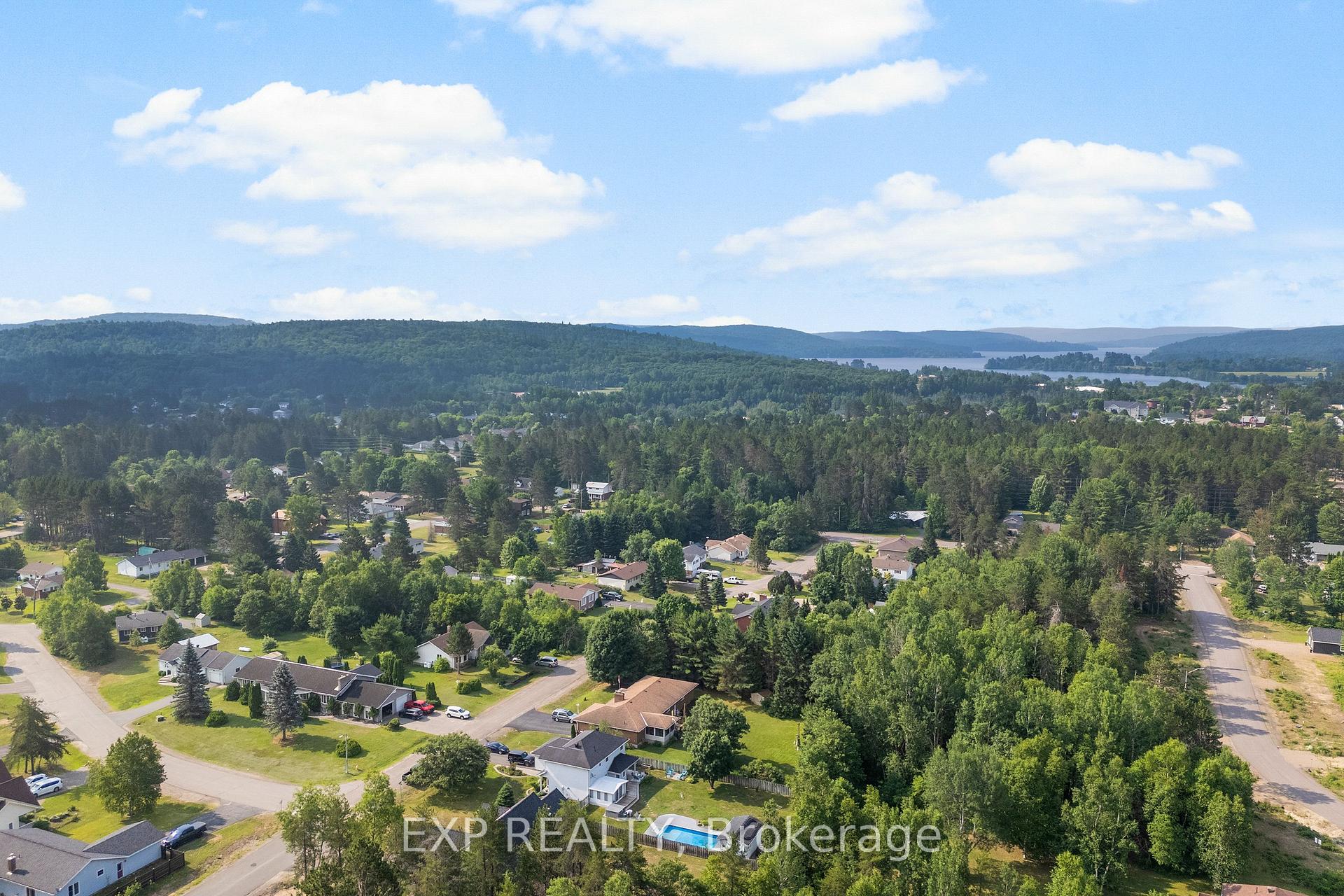 Photo 32 of 51 Yantha Crescent, Madawaska Valley, Madawaska Valley — HOMEH