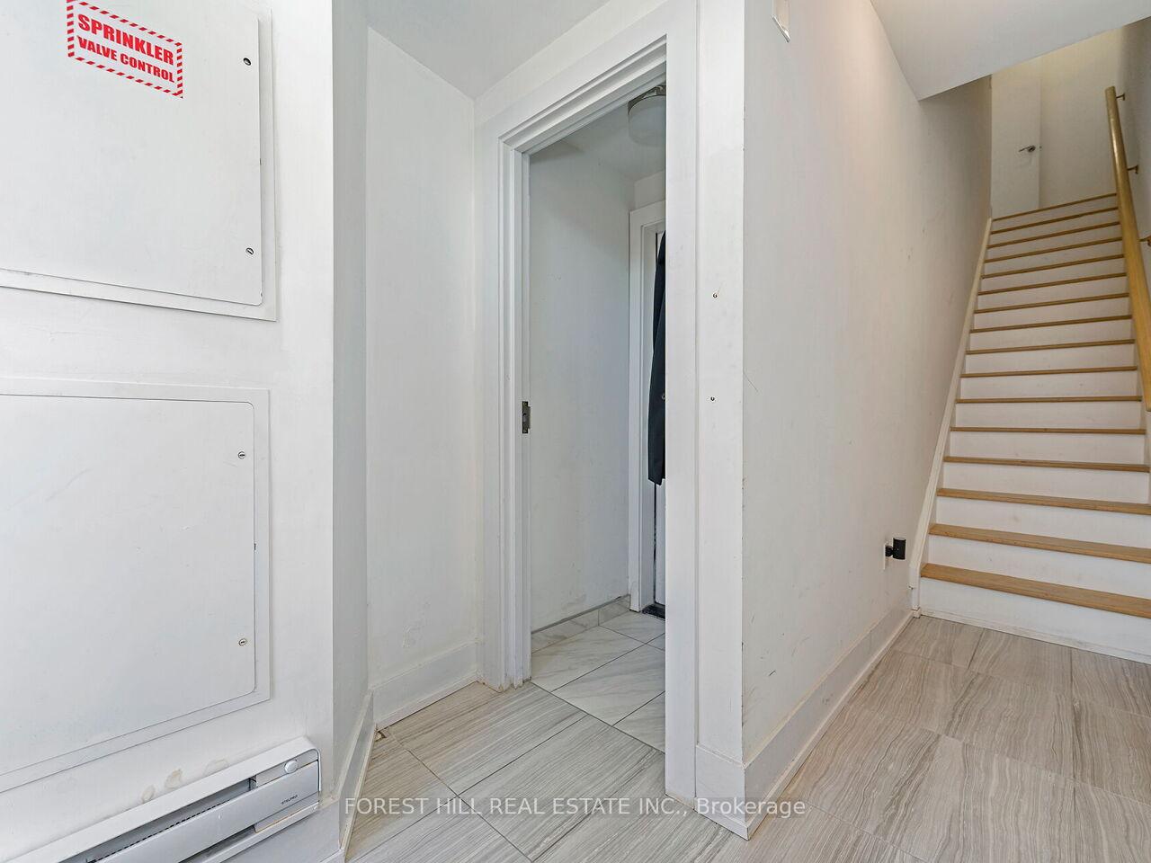 Photo 3 of Unit 5, 1 Hartman Avenue, Vaughan, Islington Woods — HOMEH