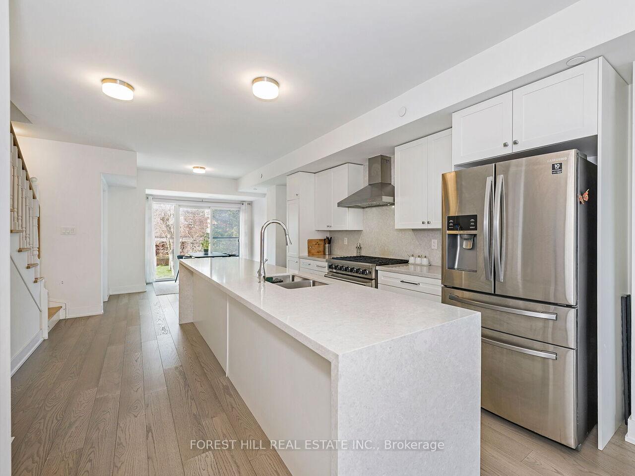 Photo 6 of Unit 5, 1 Hartman Avenue, Vaughan, Islington Woods — HOMEH