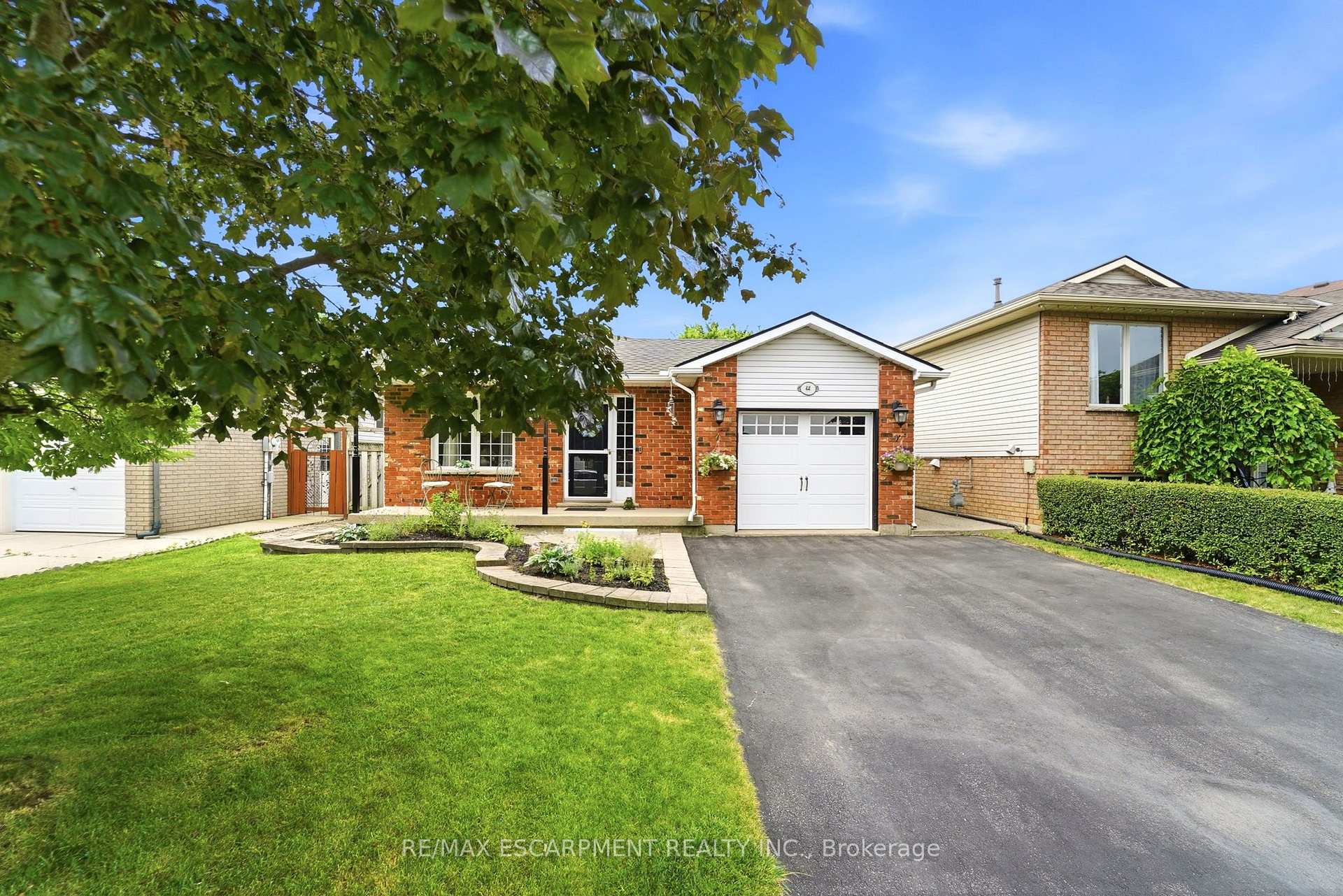 Photo 2 of 44 Marion Street, Hamilton, Mount Hope — HOMEH