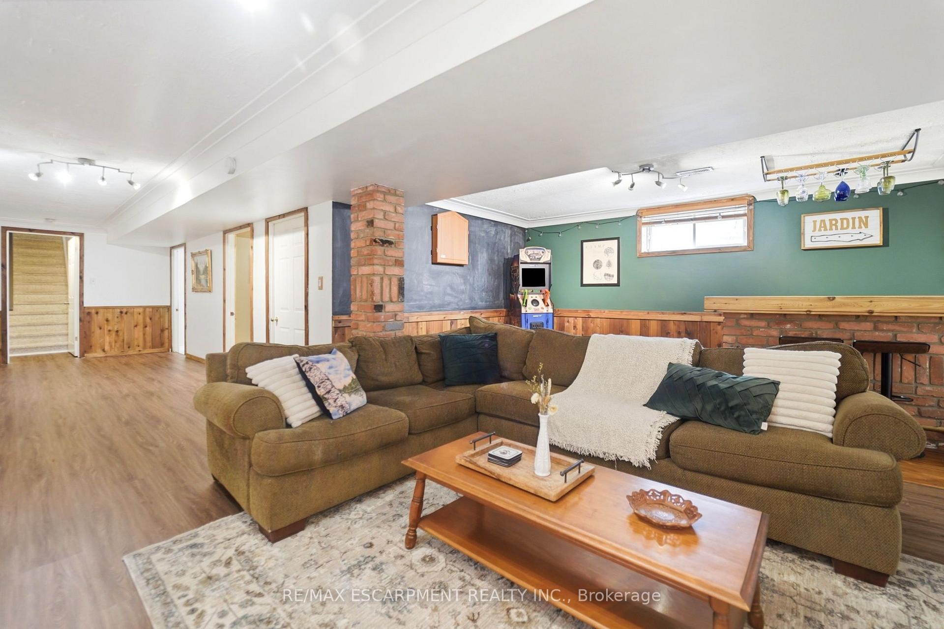 Photo 20 of 44 Marion Street, Hamilton, Mount Hope — HOMEH