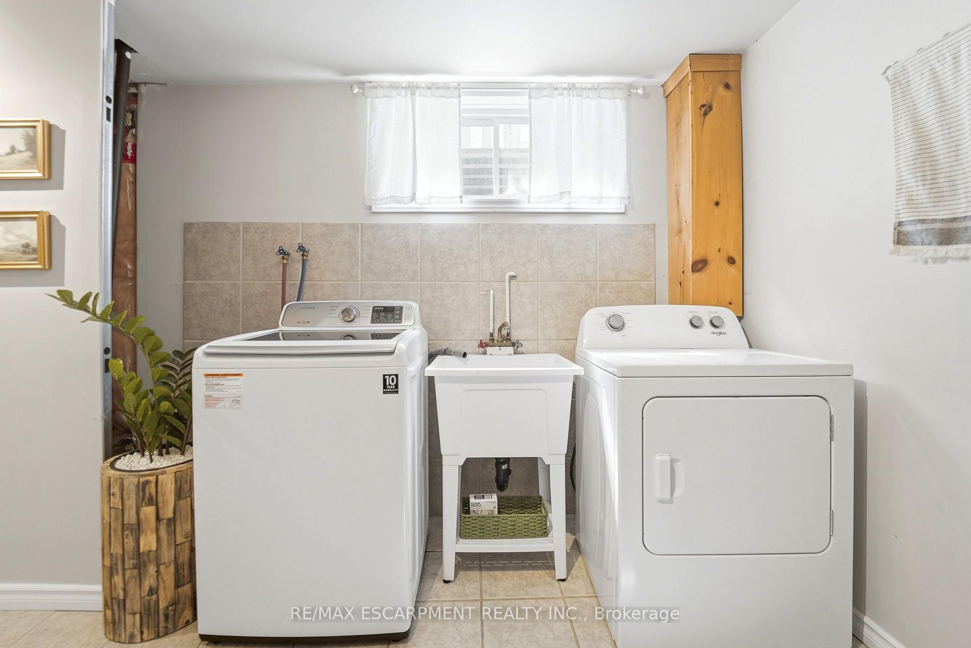 Photo 24 of 44 Marion Street, Hamilton, Mount Hope — HOMEH