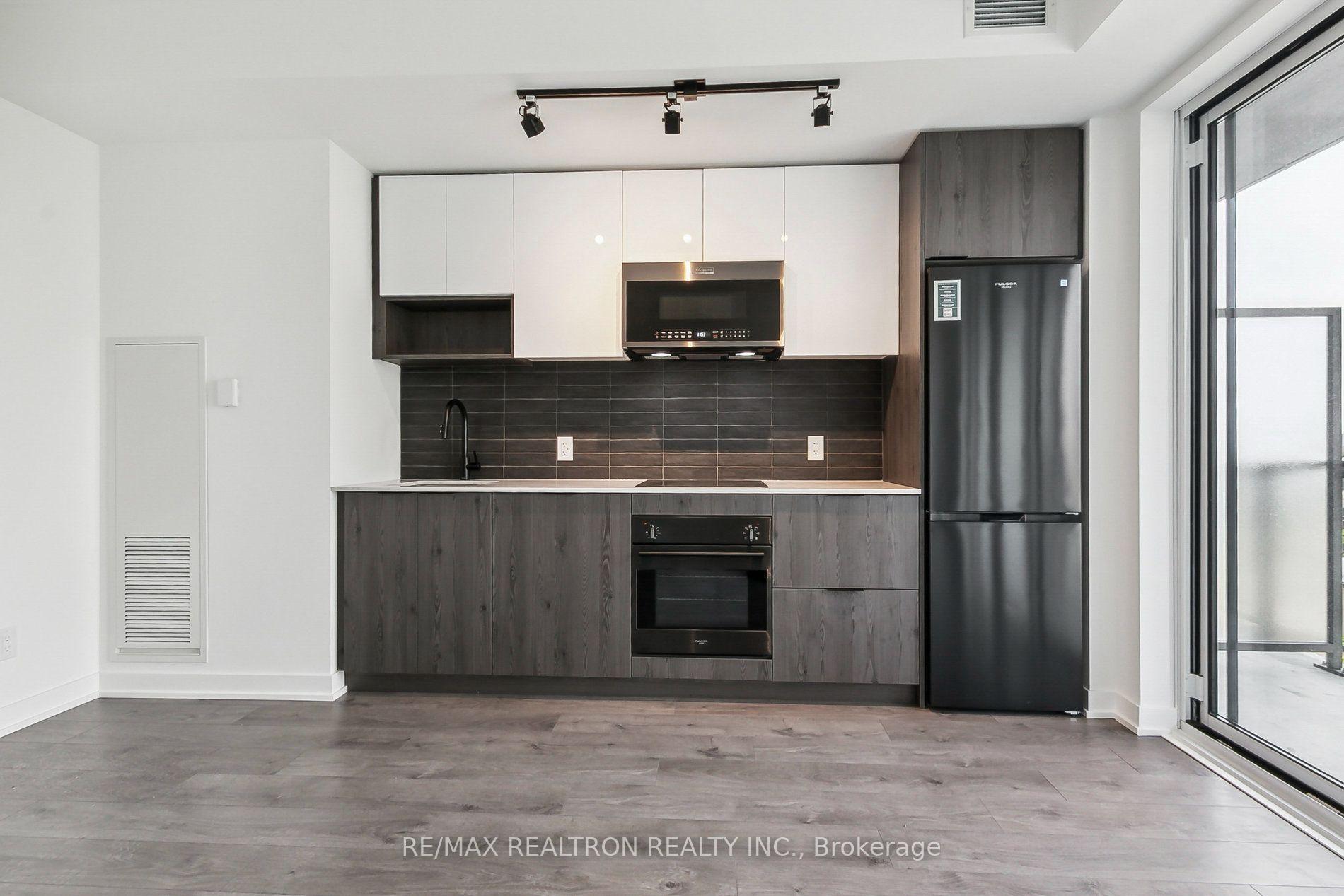 Photo 4 of Unit 722, 5 Defries Street, Toronto, Regent Park — HOMEH