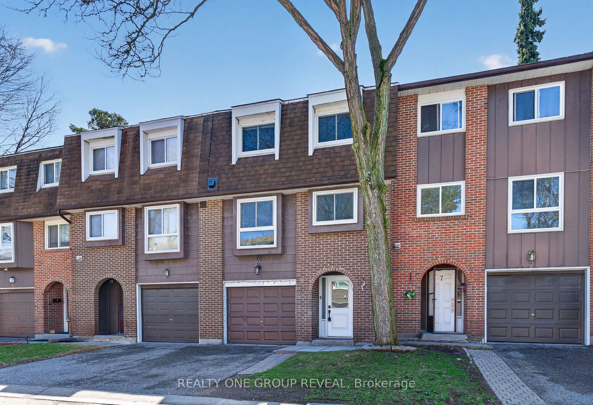 Front of Unit 9, 443 Manse Road