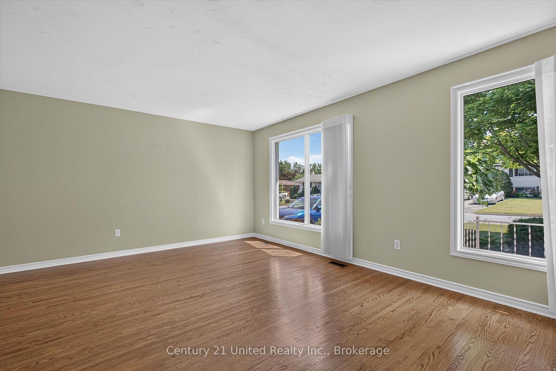 Photo 4 of 615 Saugeen Crescent, Peterborough, Ashburnham Ward 4 — HOMEH