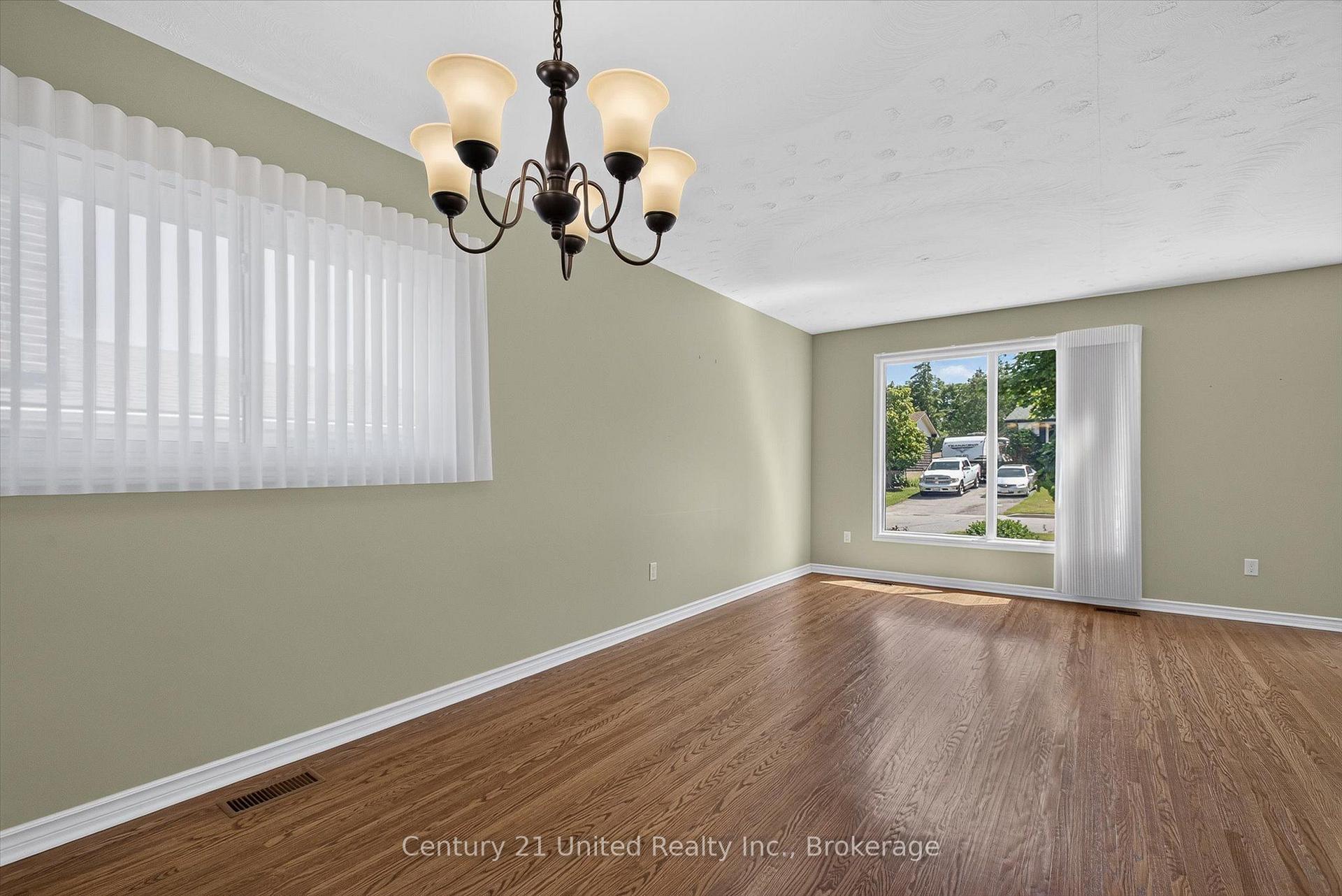 Photo 7 of 615 Saugeen Crescent, Peterborough, Ashburnham Ward 4 — HOMEH