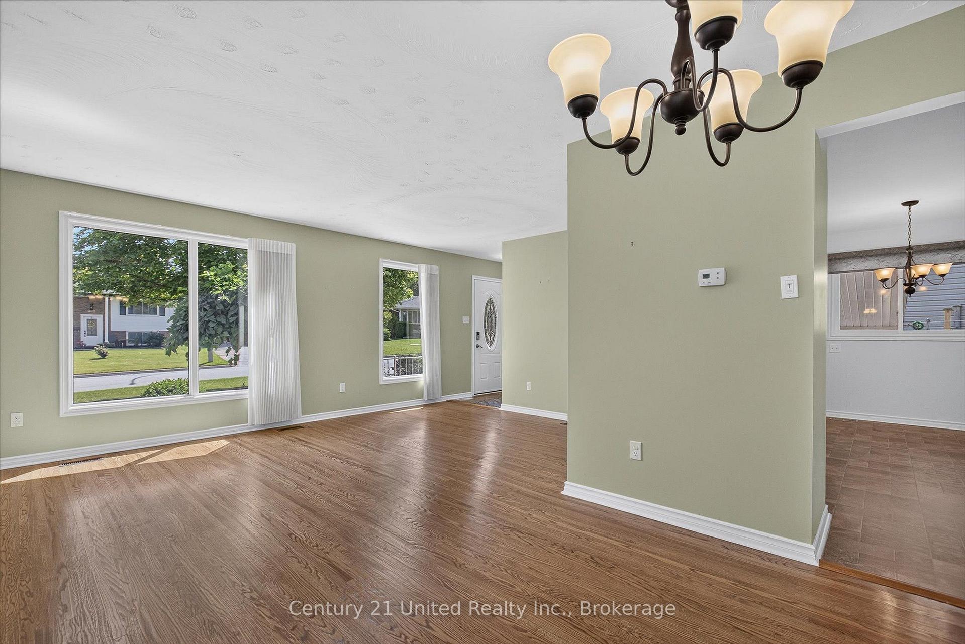 Photo 8 of 615 Saugeen Crescent, Peterborough, Ashburnham Ward 4 — HOMEH
