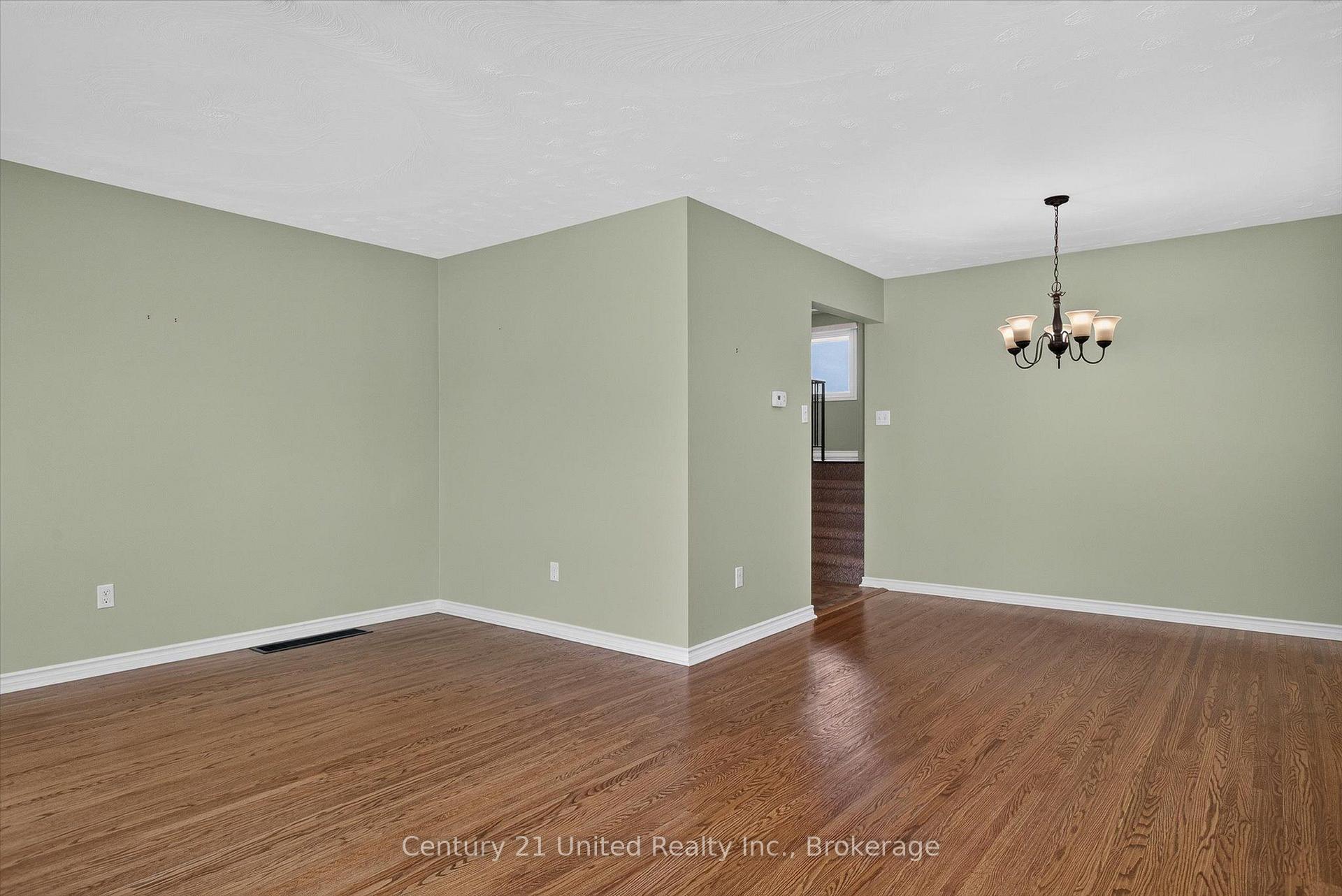 Photo 9 of 615 Saugeen Crescent, Peterborough, Ashburnham Ward 4 — HOMEH