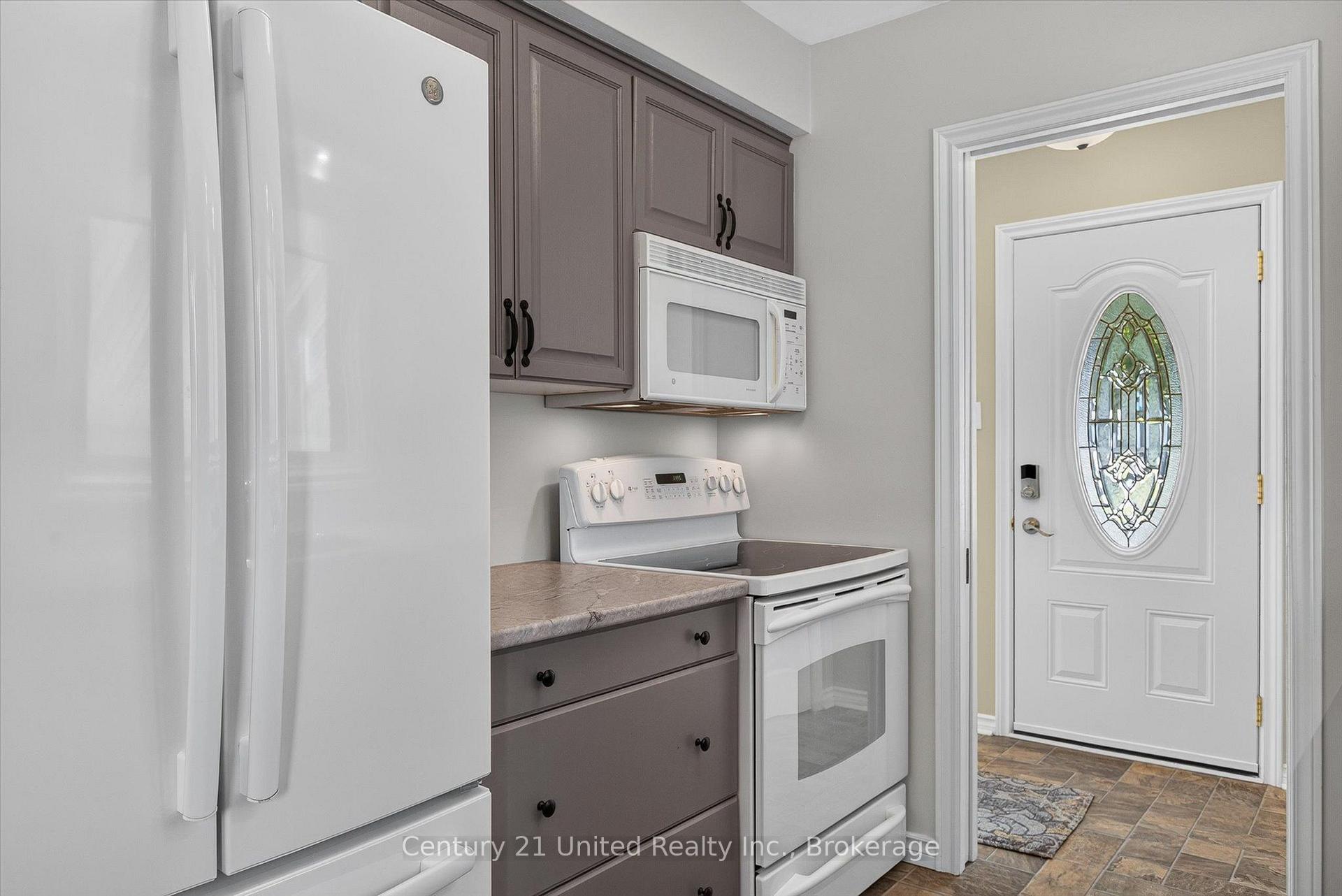 Photo 10 of 615 Saugeen Crescent, Peterborough, Ashburnham Ward 4 — HOMEH