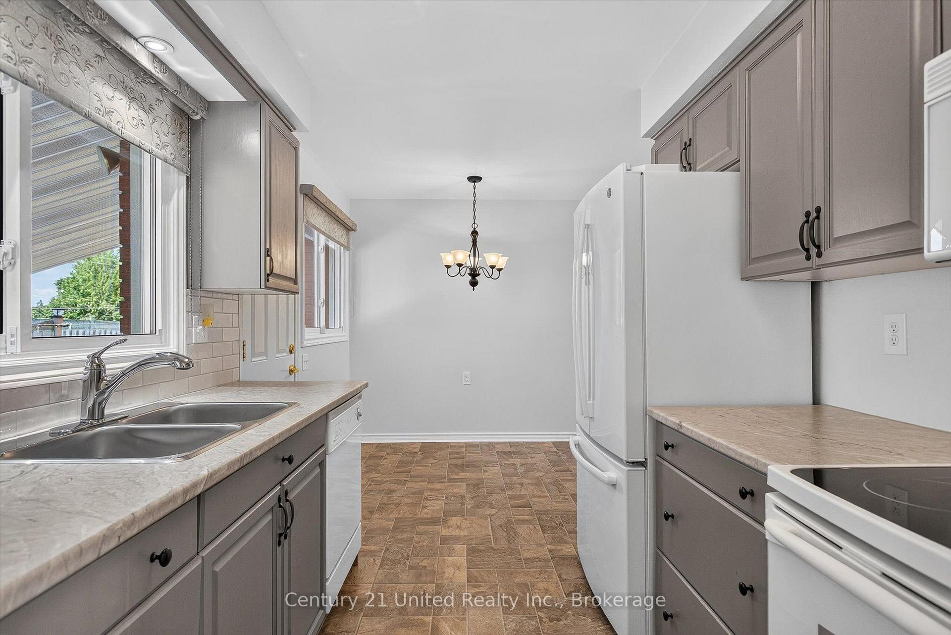 Photo 12 of 615 Saugeen Crescent, Peterborough, Ashburnham Ward 4 — HOMEH