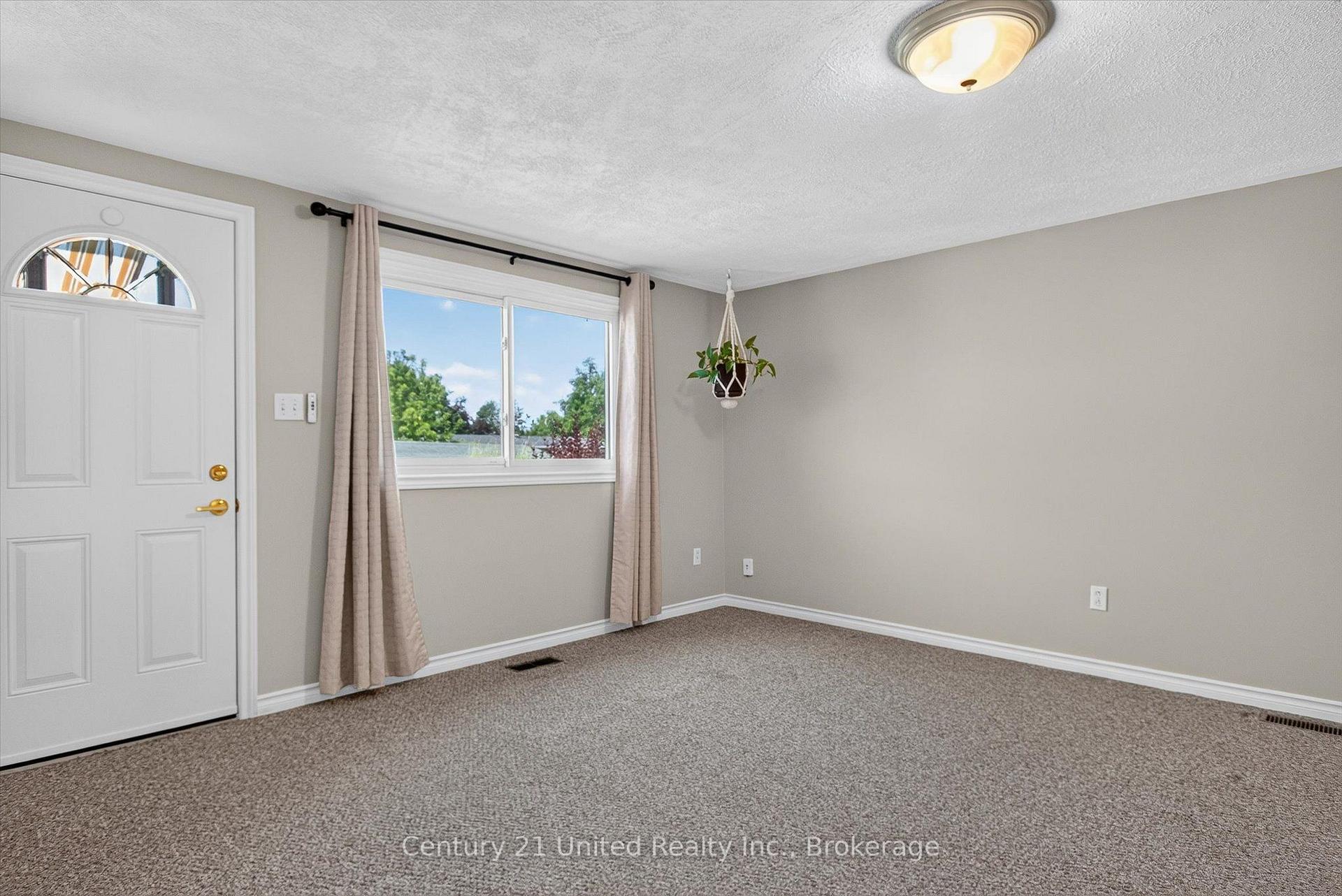 Photo 23 of 615 Saugeen Crescent, Peterborough, Ashburnham Ward 4 — HOMEH