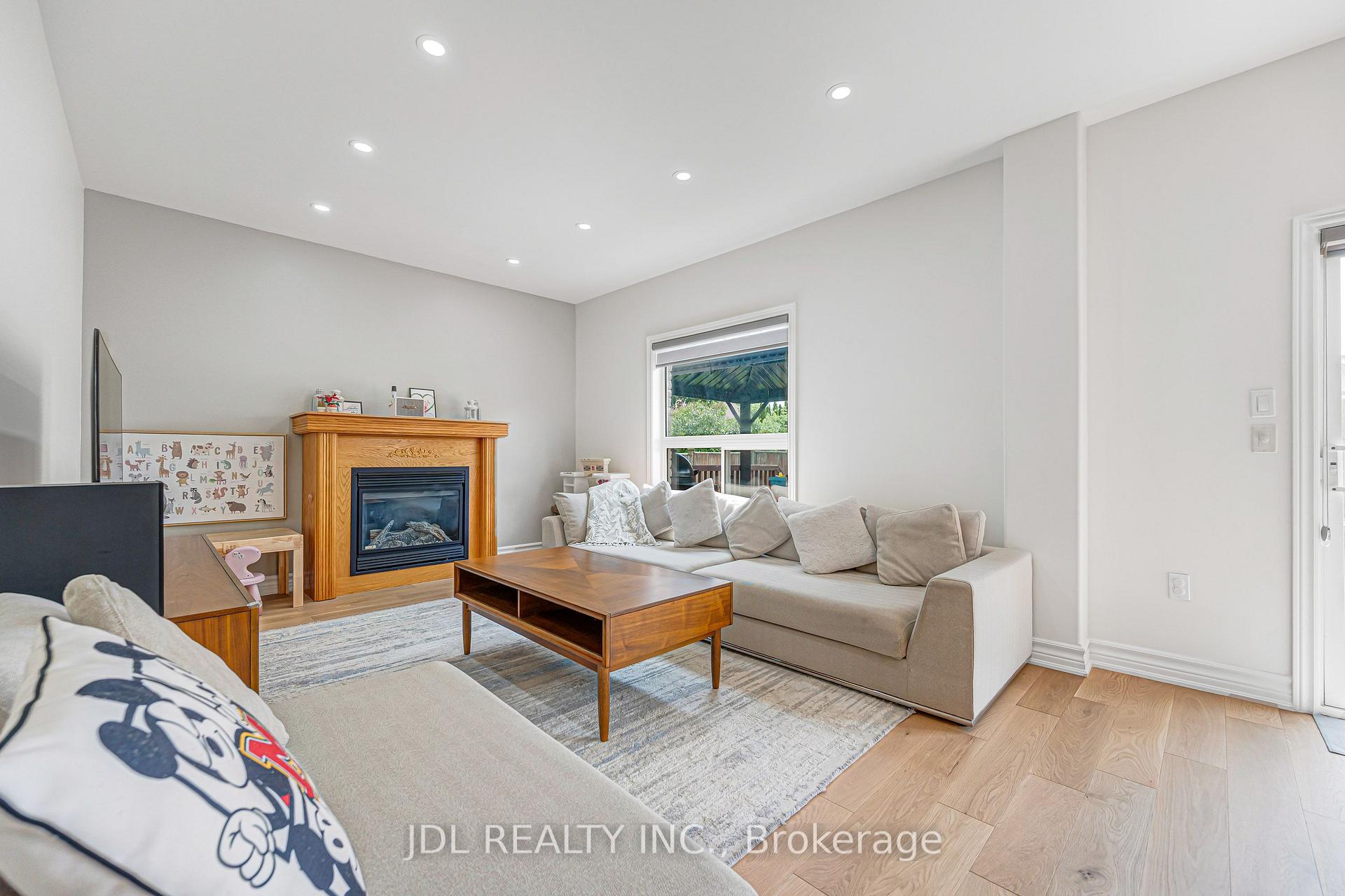 Photo 8 of 69 Summerset Drive, Barrie, Ardagh — HOMEH