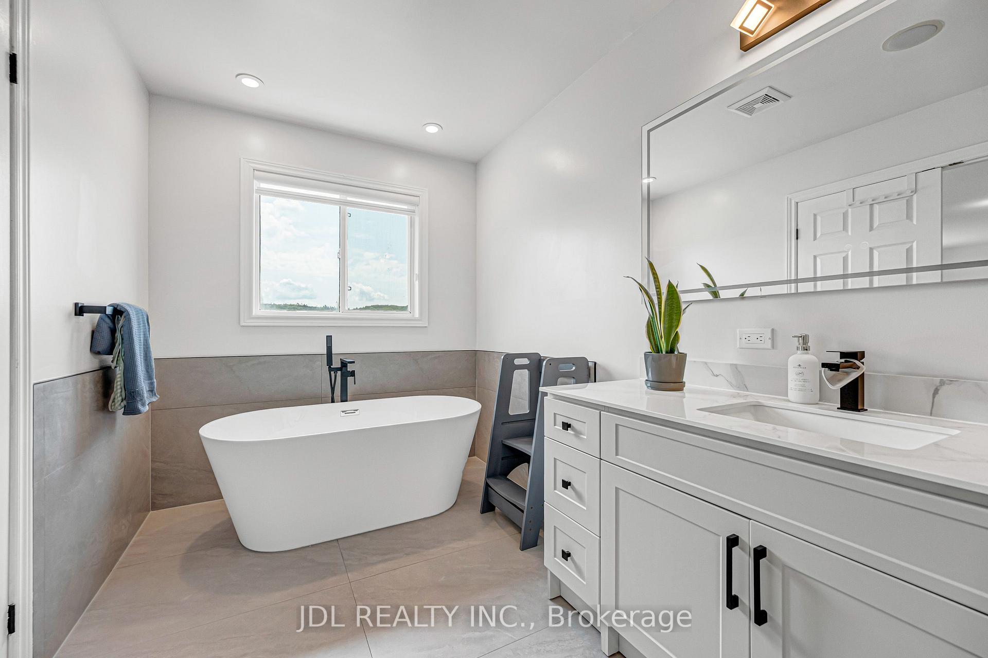 Photo 19 of 69 Summerset Drive, Barrie, Ardagh — HOMEH