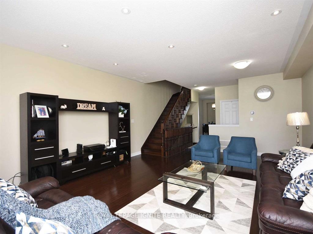 Photo 10 of 40 Cedar Lake Crescent, Brampton, Bram West — HOMEH