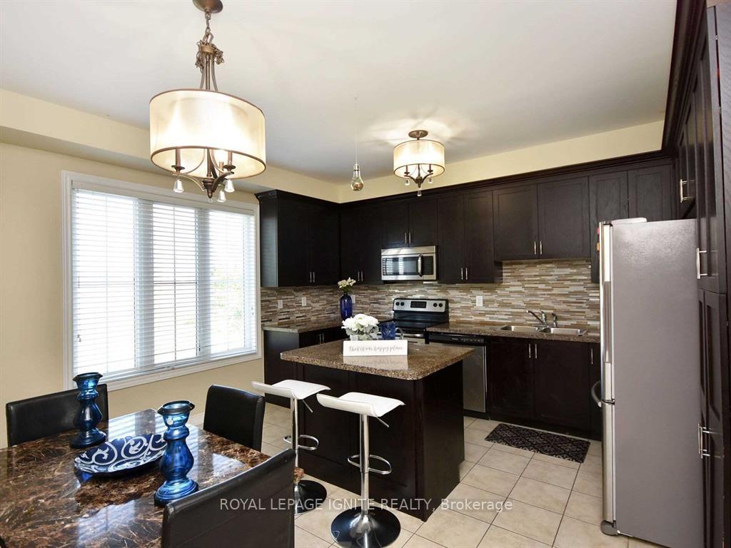 Photo 11 of 40 Cedar Lake Crescent, Brampton, Bram West — HOMEH