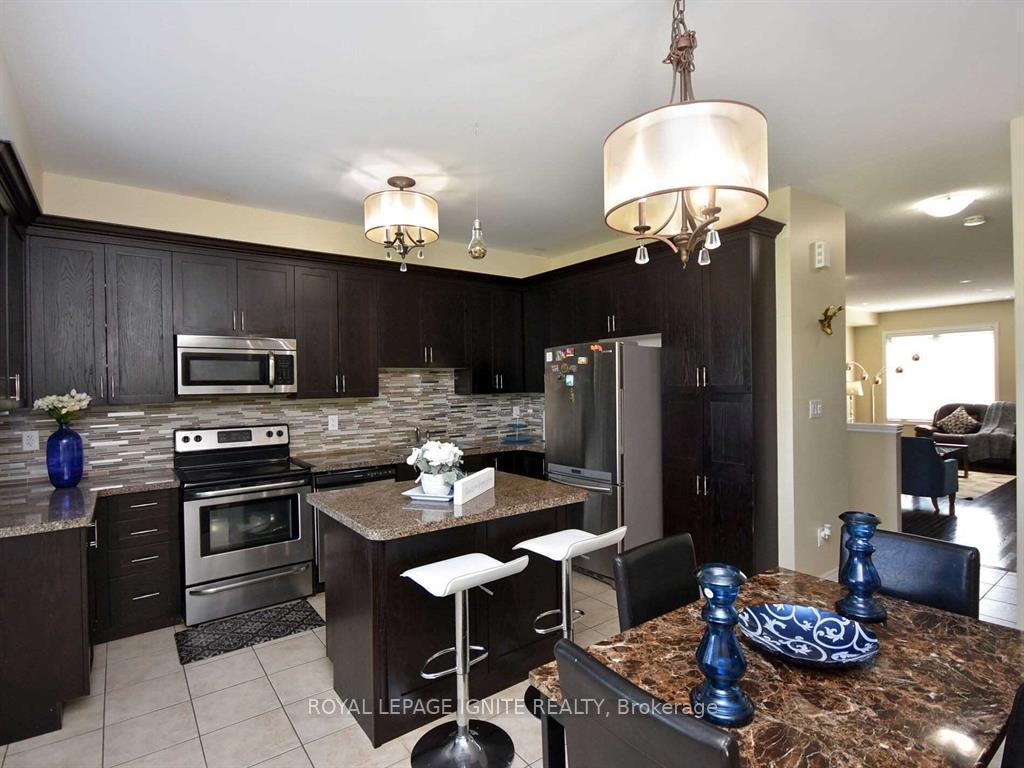 Photo 12 of 40 Cedar Lake Crescent, Brampton, Bram West — HOMEH