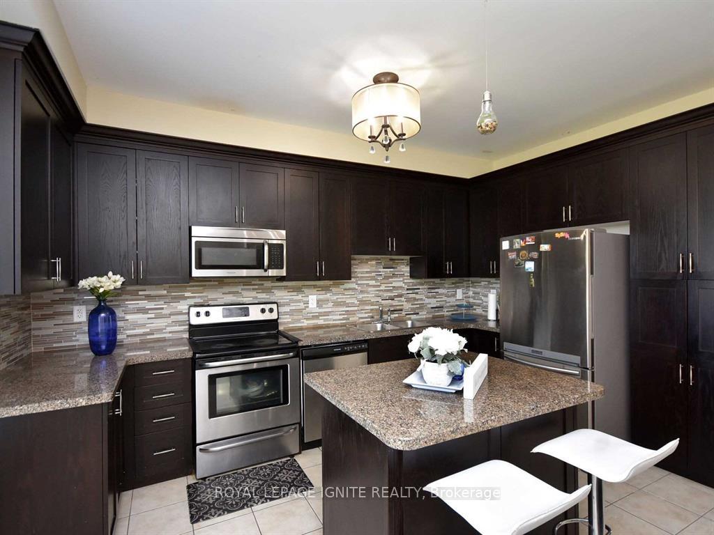 Photo 13 of 40 Cedar Lake Crescent, Brampton, Bram West — HOMEH