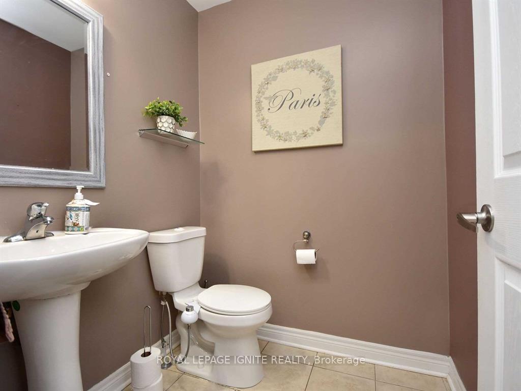 Photo 19 of 40 Cedar Lake Crescent, Brampton, Bram West — HOMEH