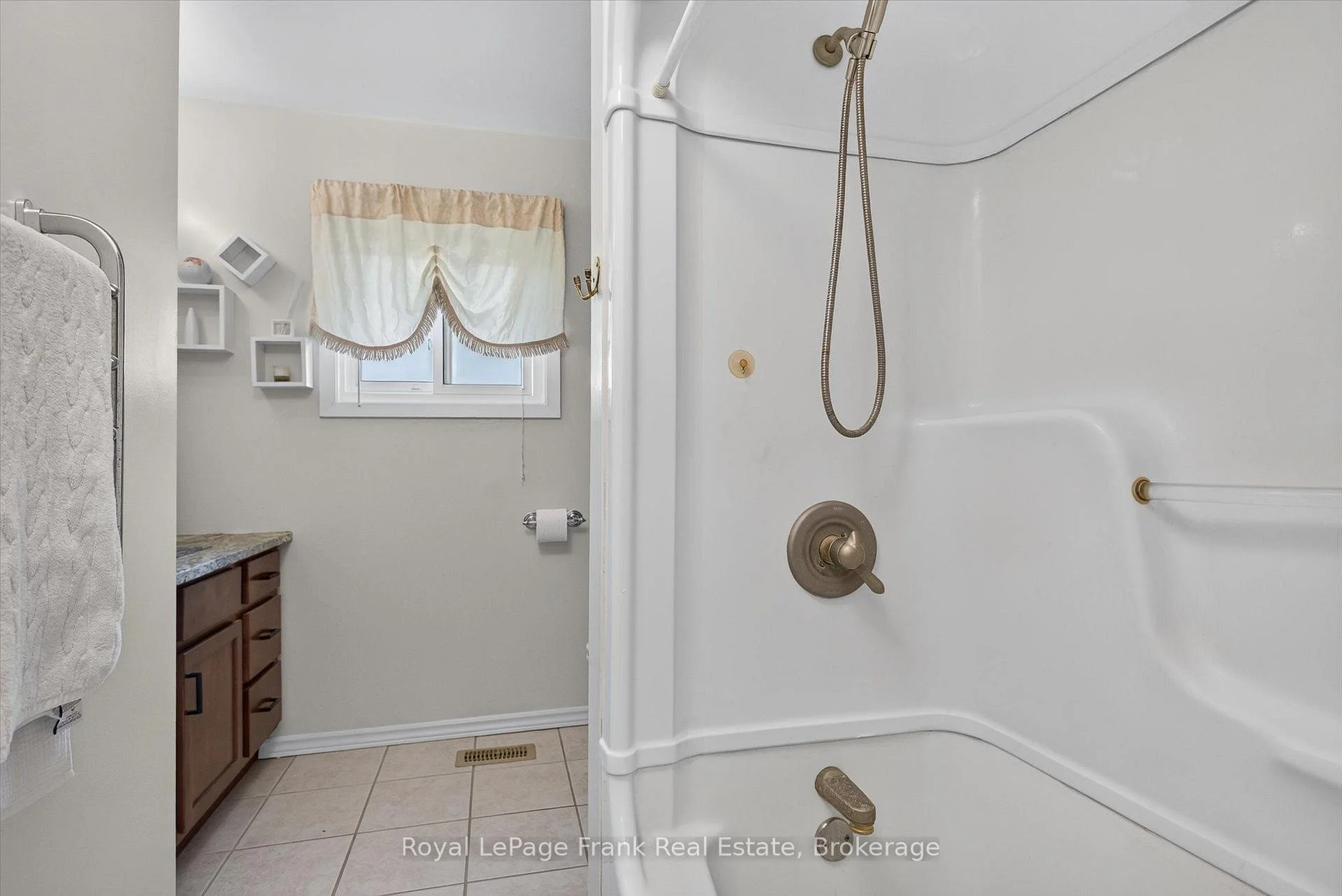 Photo 38 of 701 Joseph Street, Selwyn — HOMEH