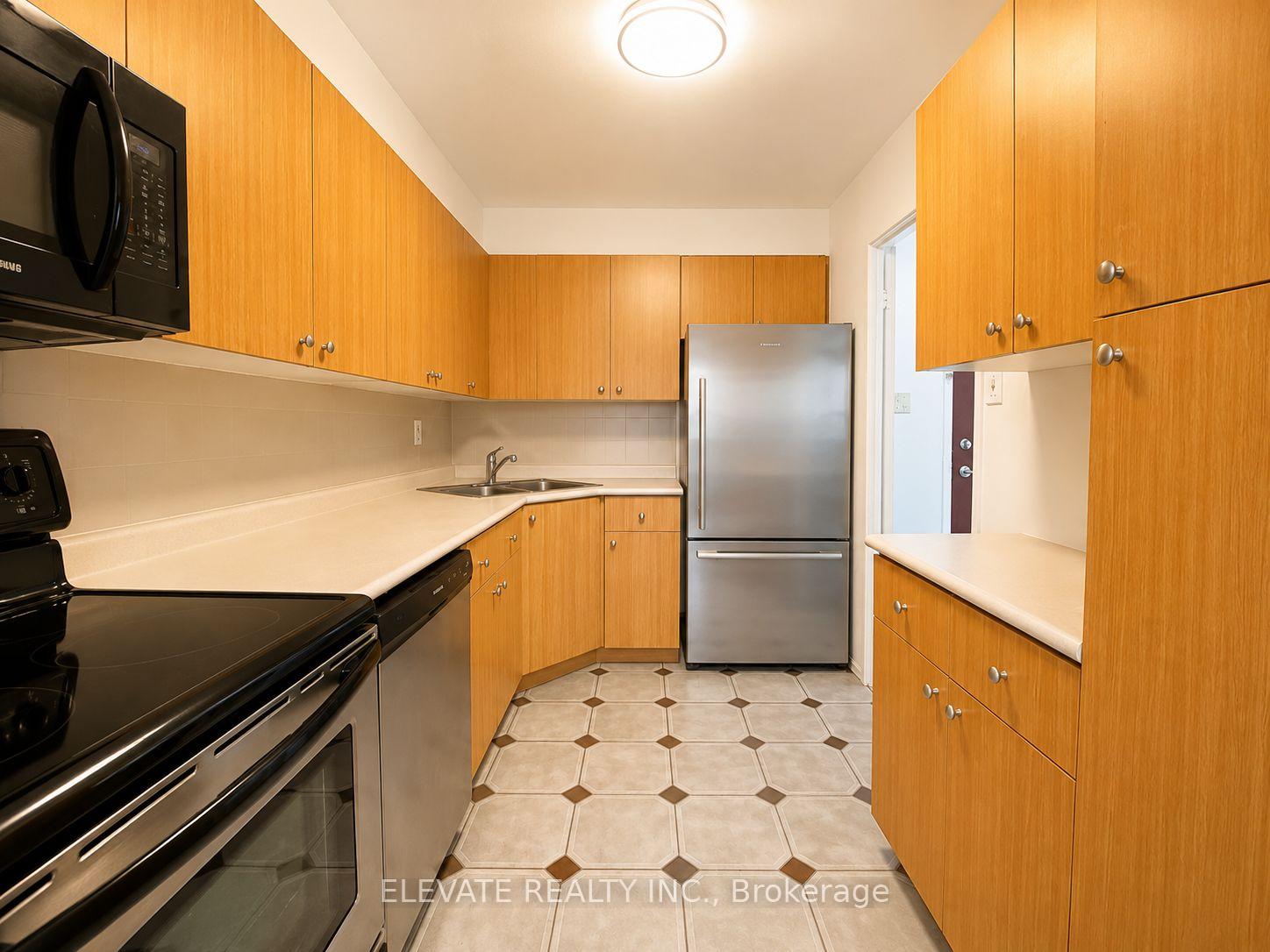 Front of Unit 815, 360 Ridelle Avenue