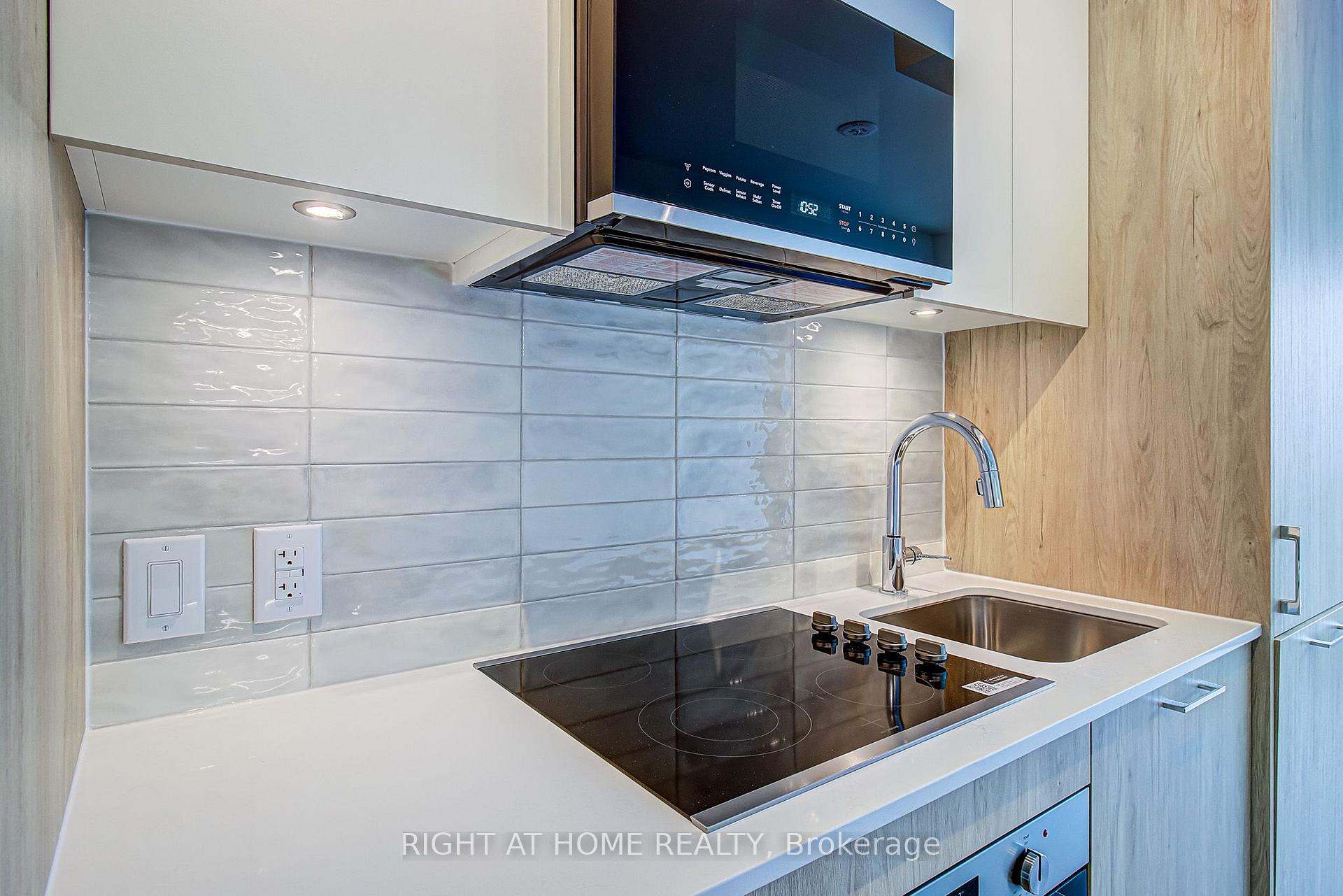 Photo 3 of Unit 907, 10 Oak Street, Toronto, Regent Park — HOMEH