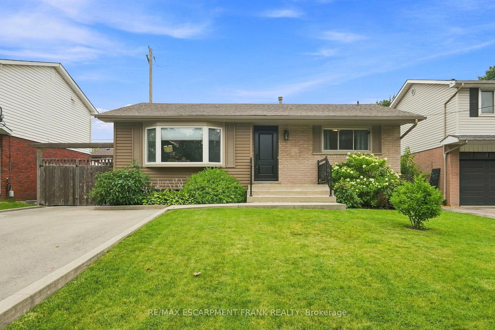 Photo 2 of 1008 Garth Street, Hamilton, Gilbert — HOMEH