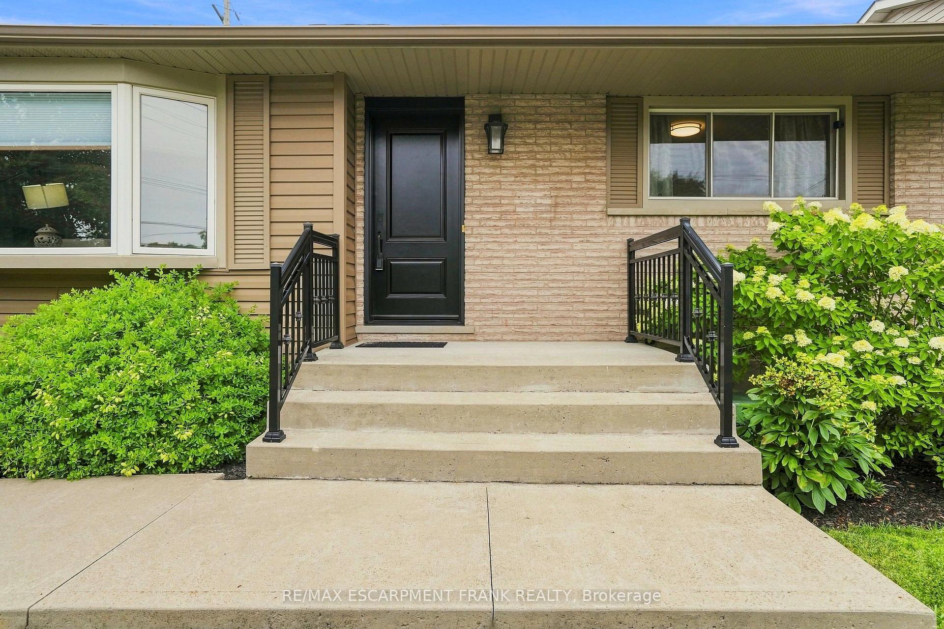 Photo 3 of 1008 Garth Street, Hamilton, Gilbert — HOMEH