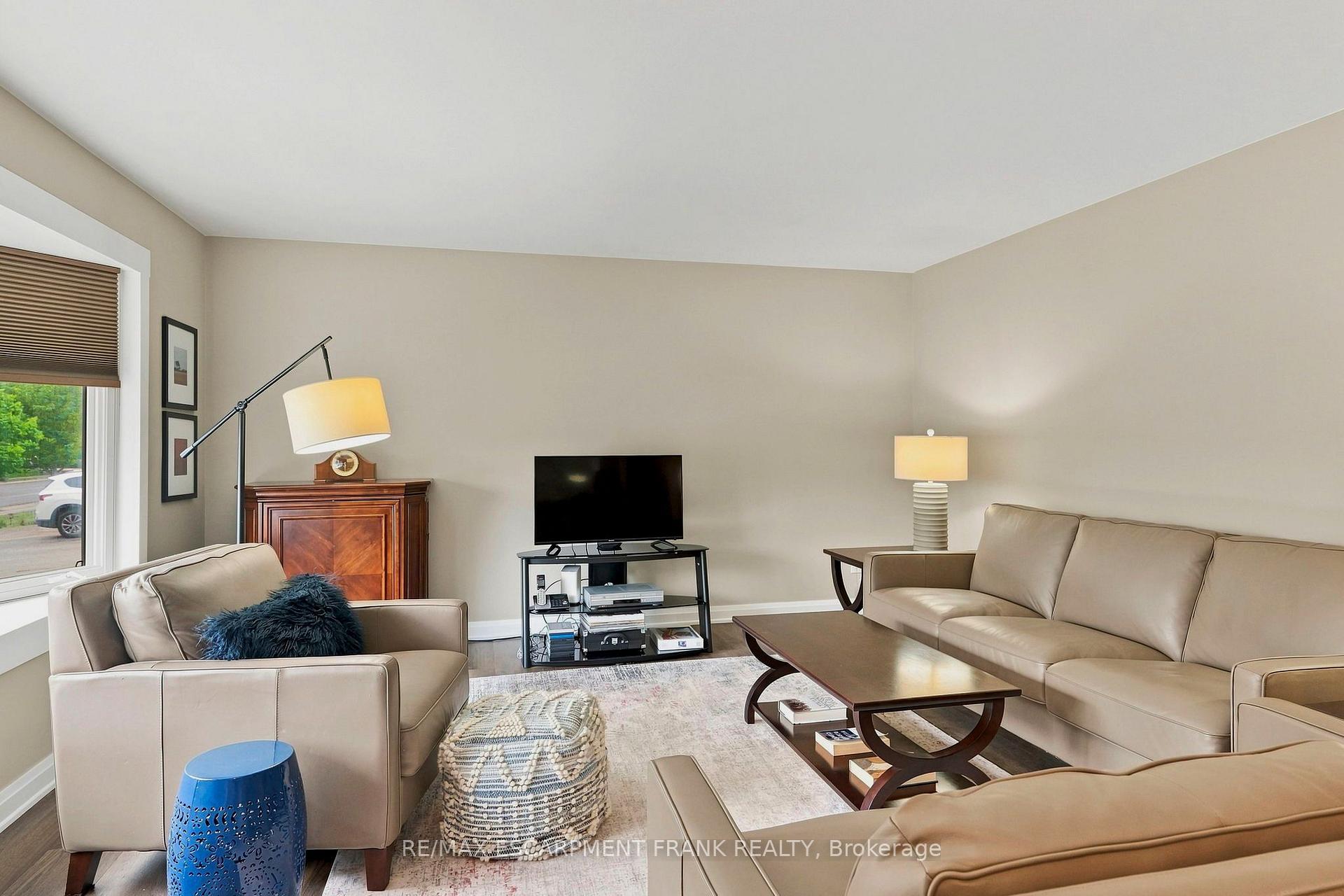 Photo 5 of 1008 Garth Street, Hamilton, Gilbert — HOMEH