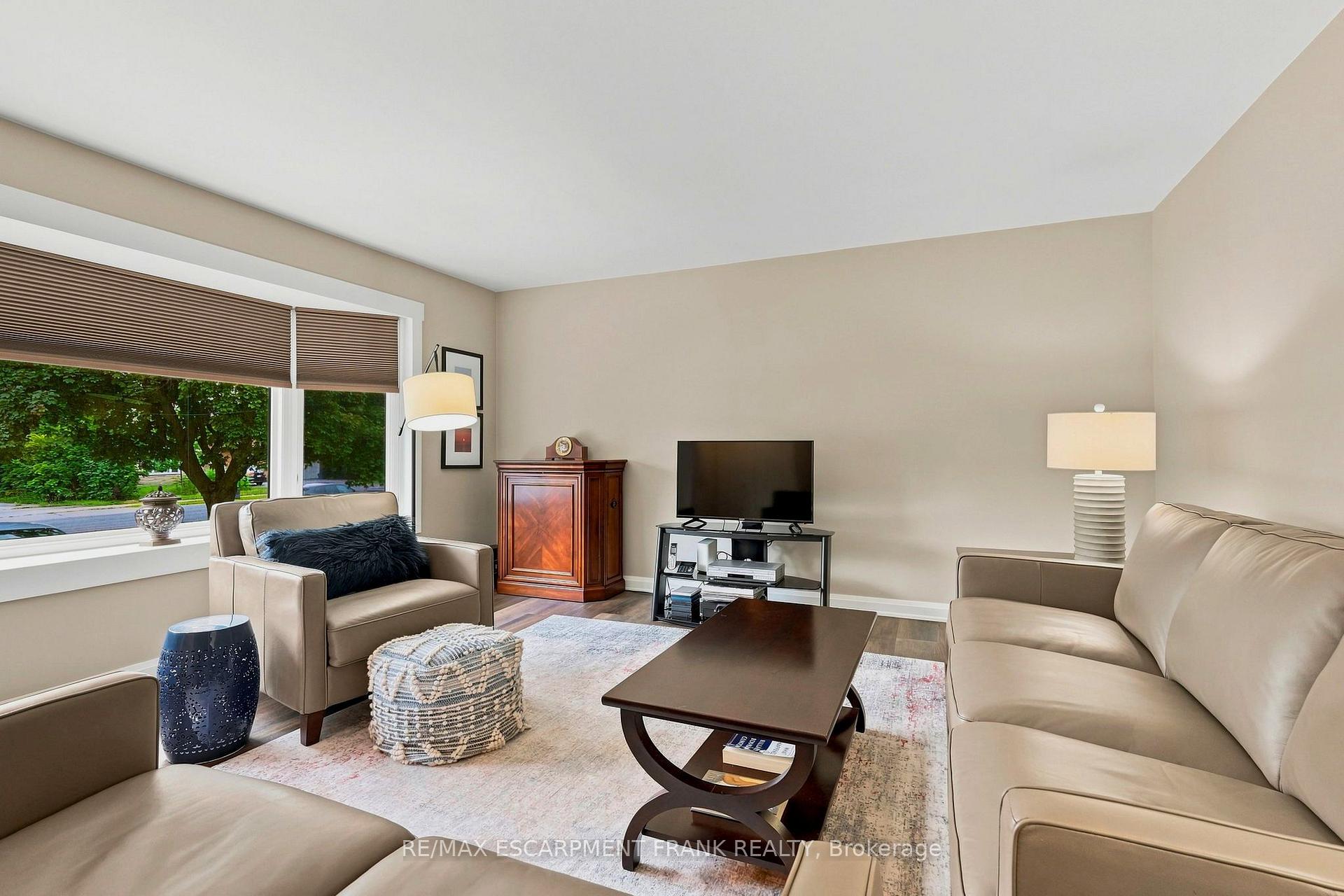 Photo 6 of 1008 Garth Street, Hamilton, Gilbert — HOMEH