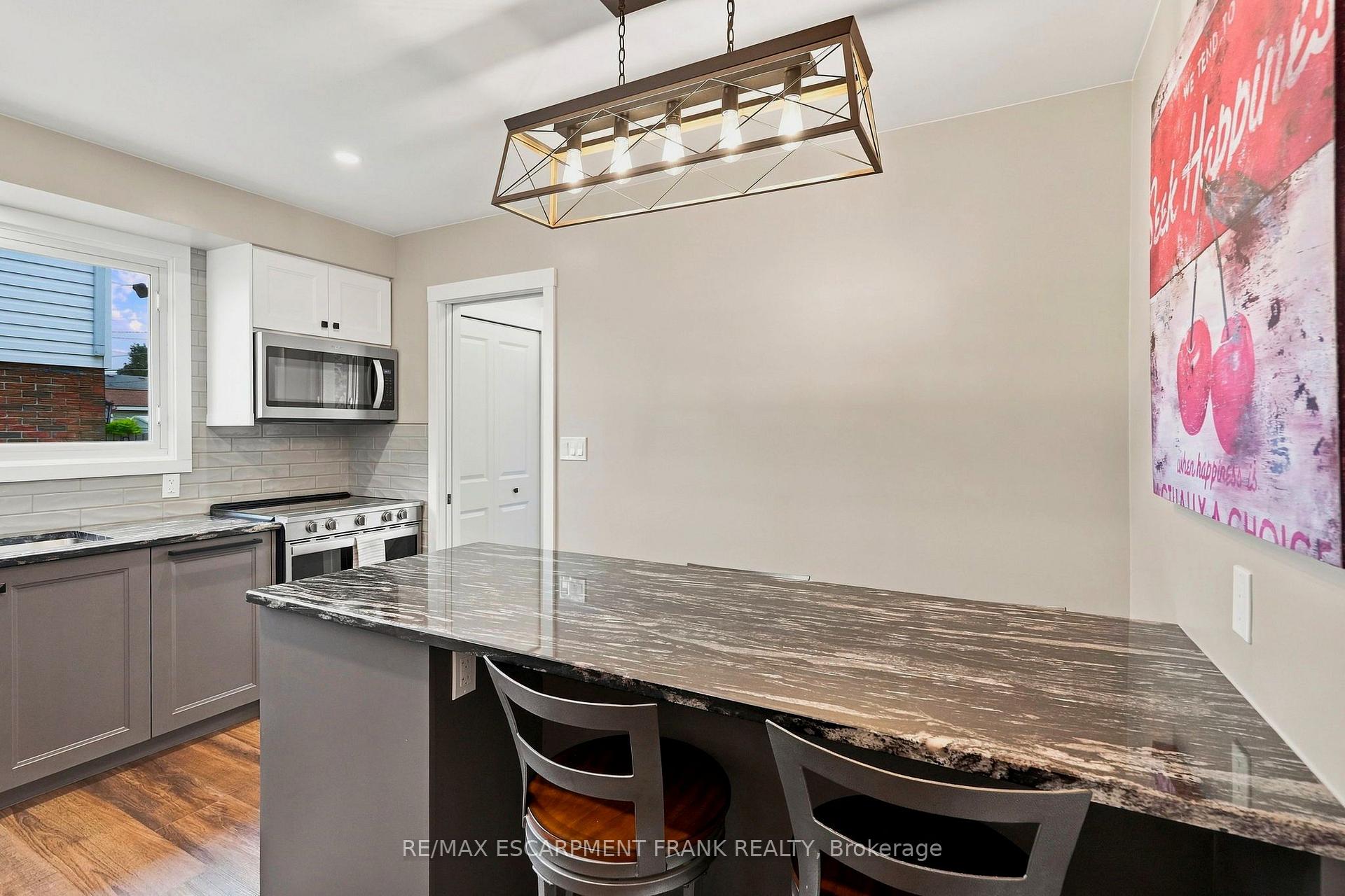 Photo 9 of 1008 Garth Street, Hamilton, Gilbert — HOMEH