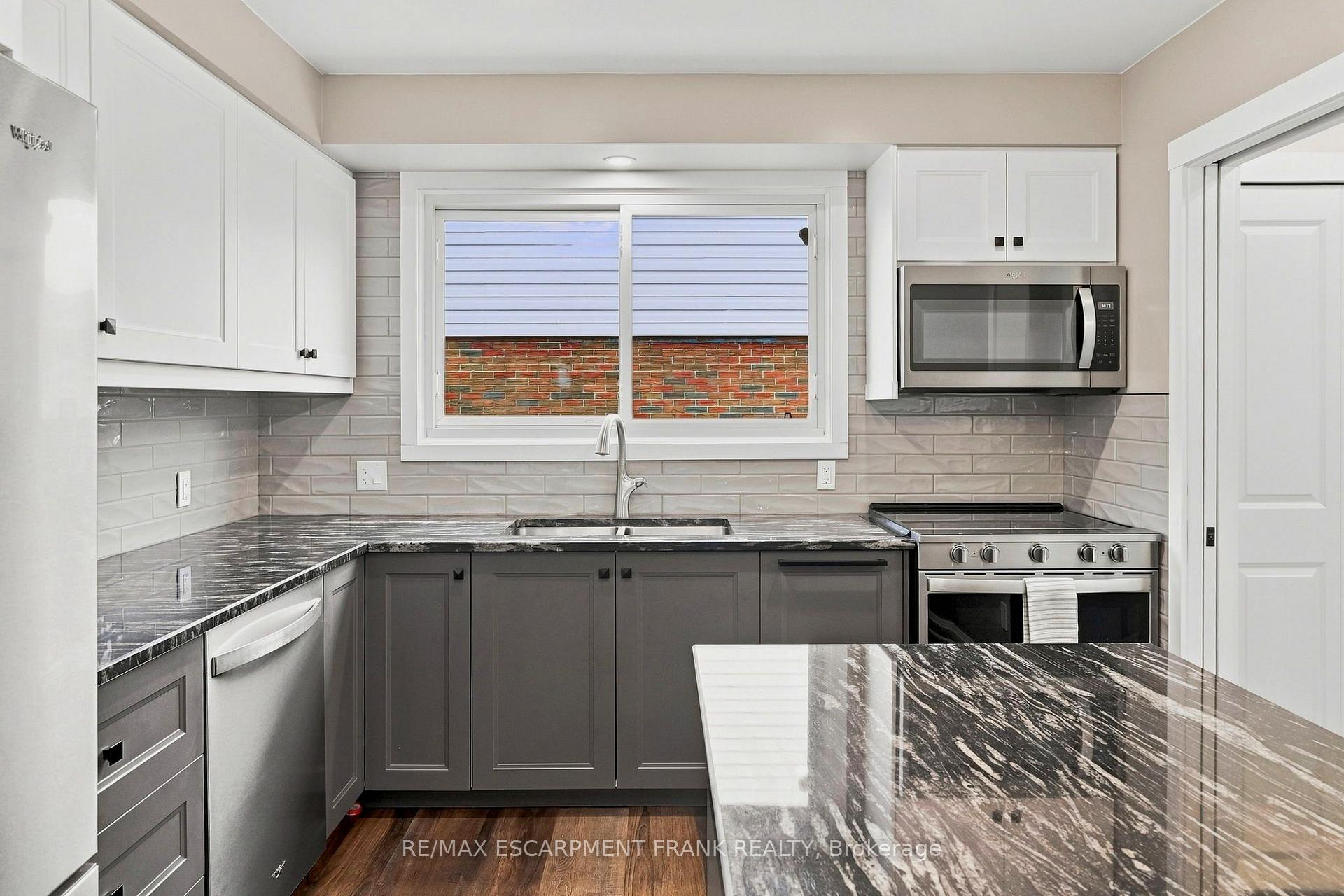 Photo 10 of 1008 Garth Street, Hamilton, Gilbert — HOMEH